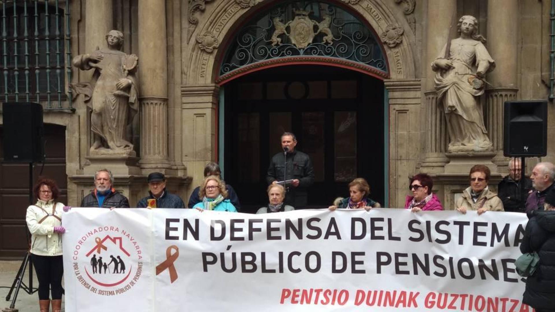 Pensionistas navarros se concentran contra las "migajas" de los Presupuestos