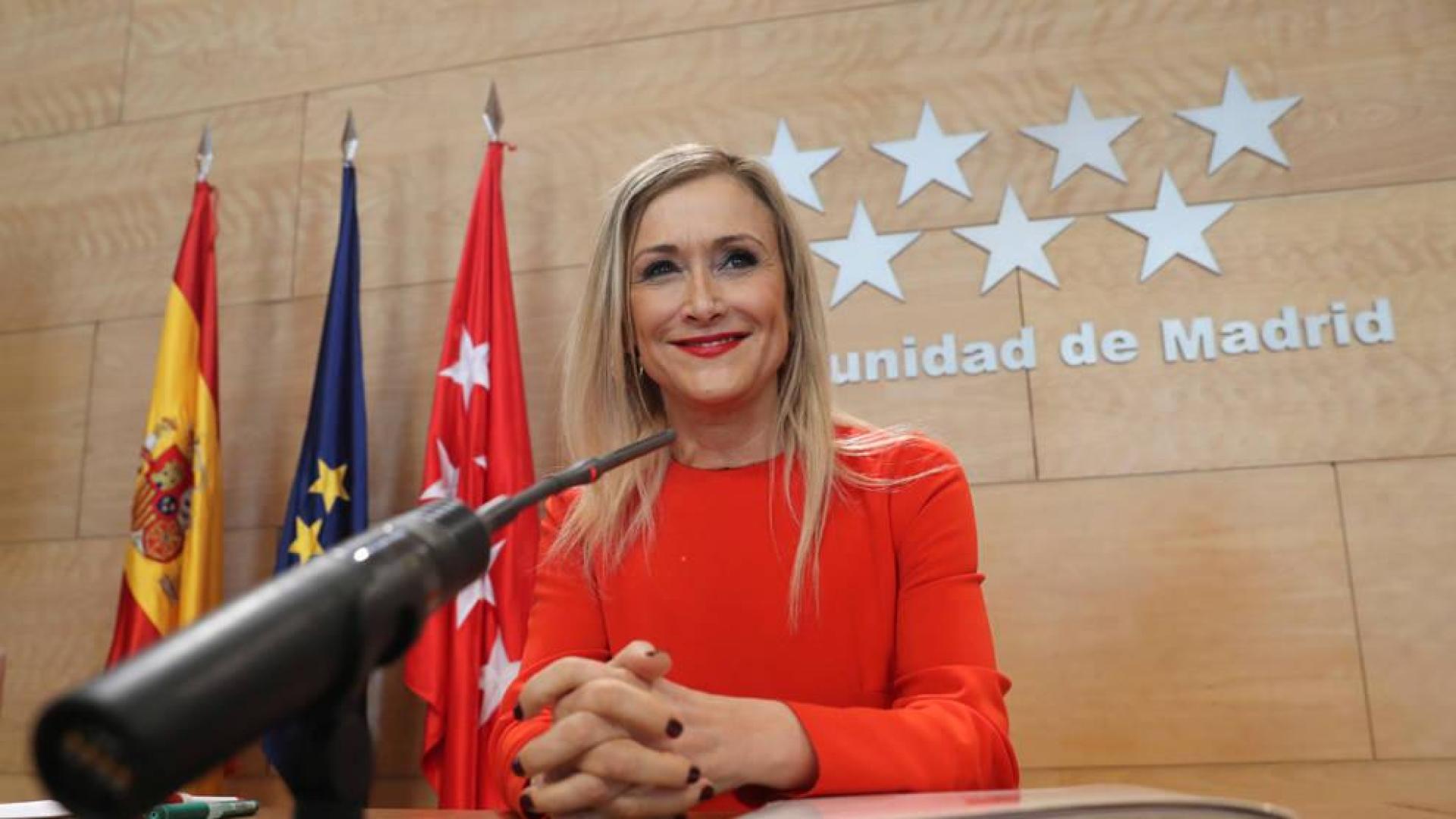 Cifuentes afirma que su renuncia al máster no es un desafío a nadie