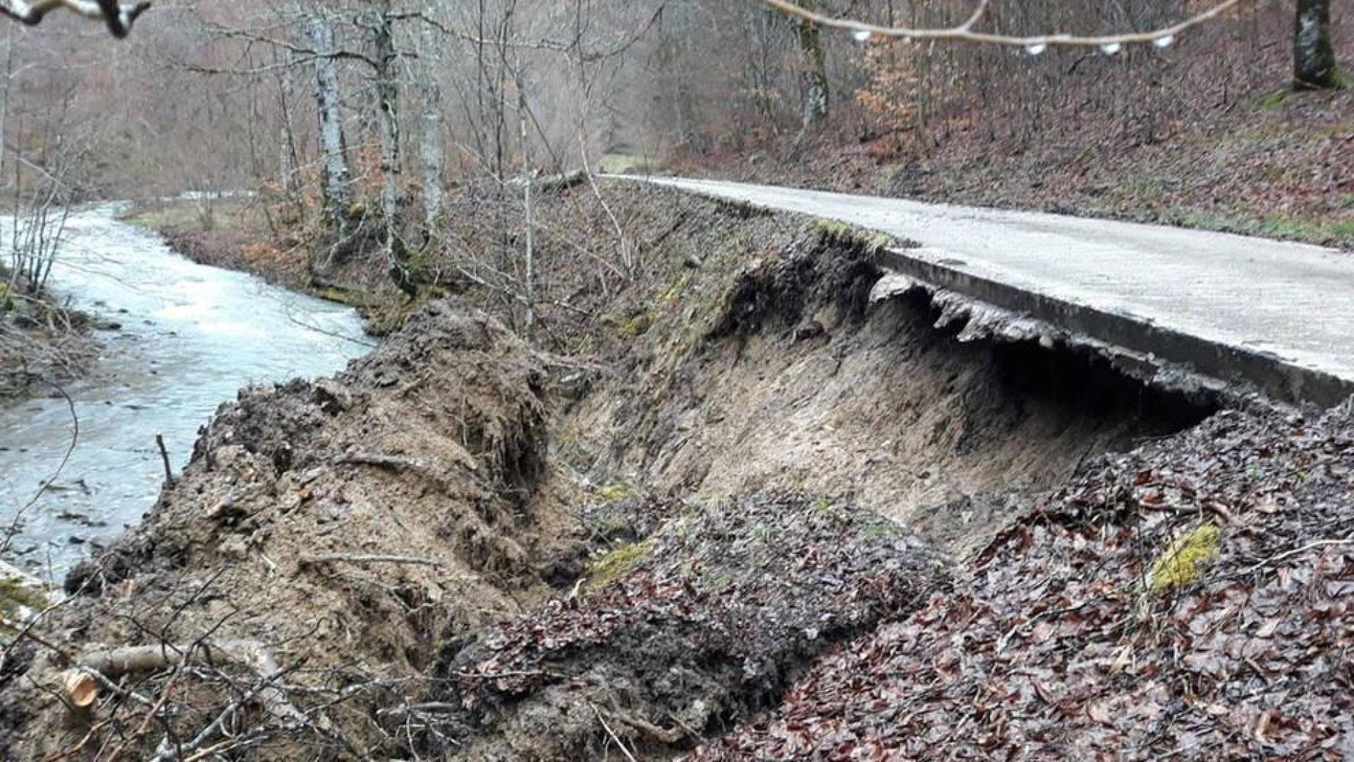 El acceso a Irati por Aezkoa, cerrado por un desprendimiento