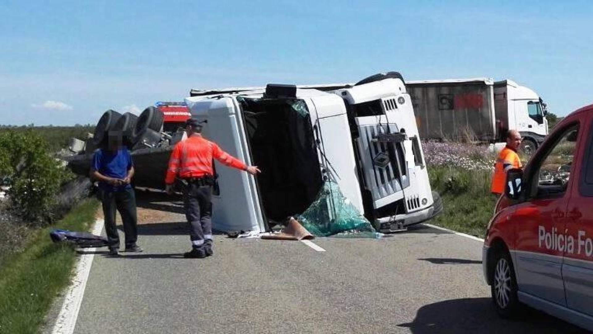Positivo en drogas tras volcar con un camión cargado con planchas hormigón en Fitero