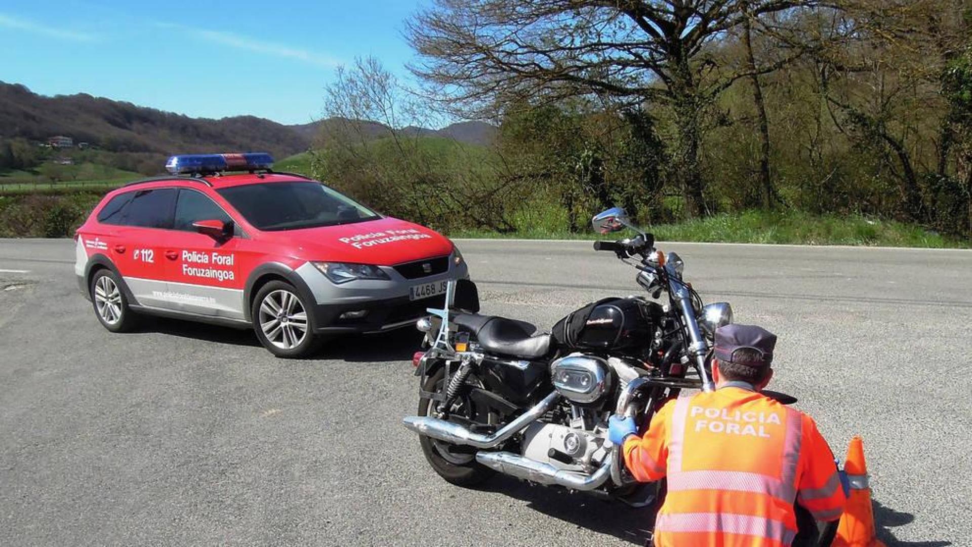 Un motorista herido grave en el polígono de Iraizotz al chocar contra un camión