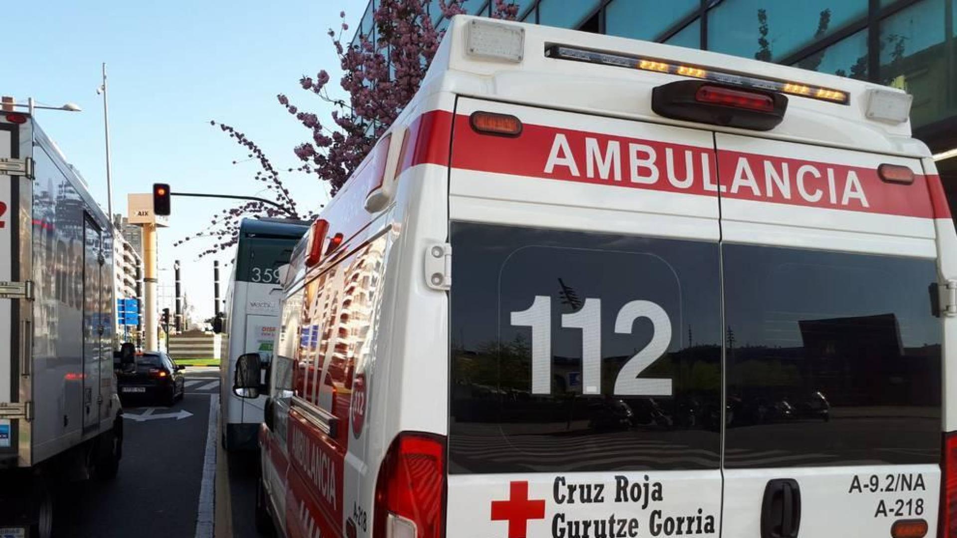 Tres trasladados al CHN tras un accidente de autobús en Pamplona