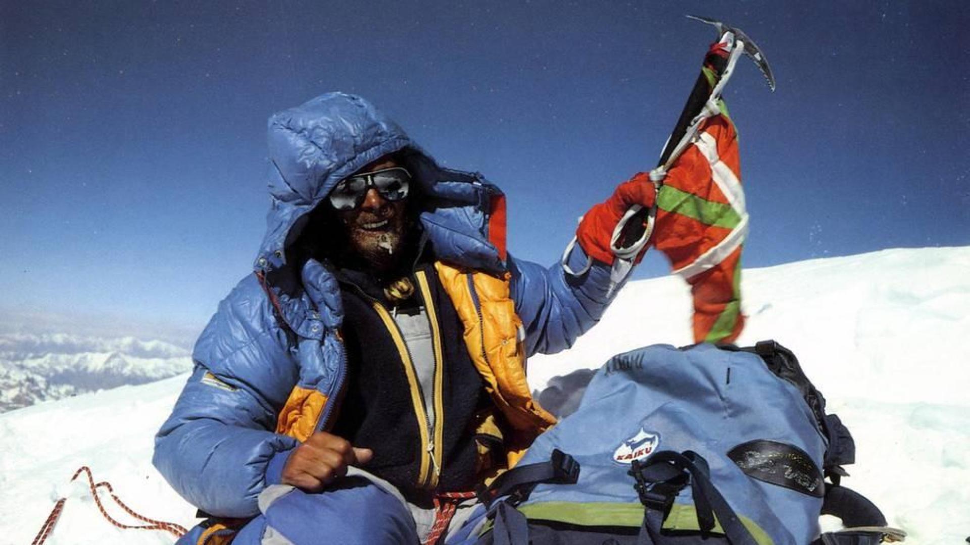 Repaso en imágenes a la vida del montañero Mari Ábrego.