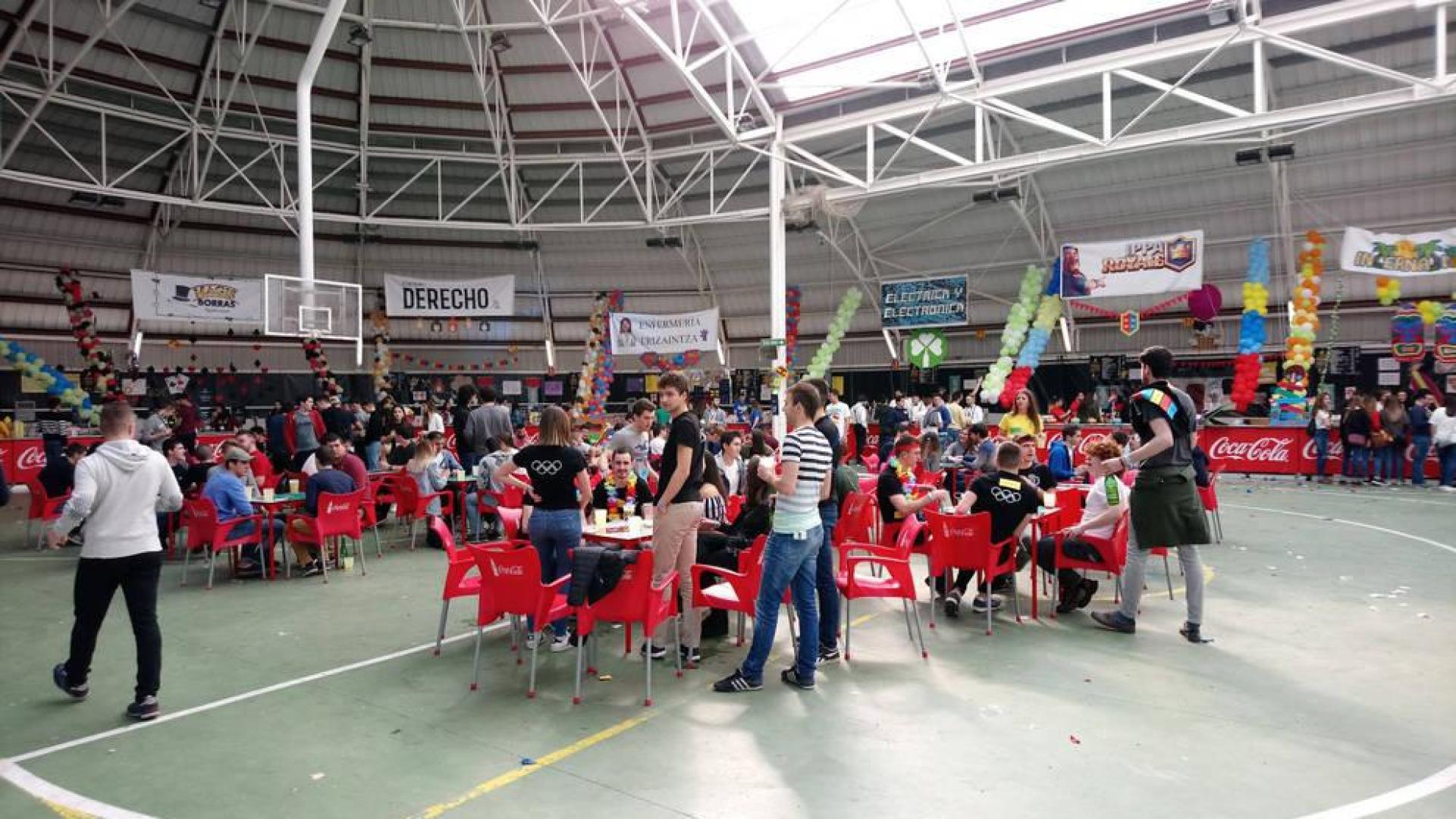 La Carpa Universitaria arranca con el tradicional torneo de mus