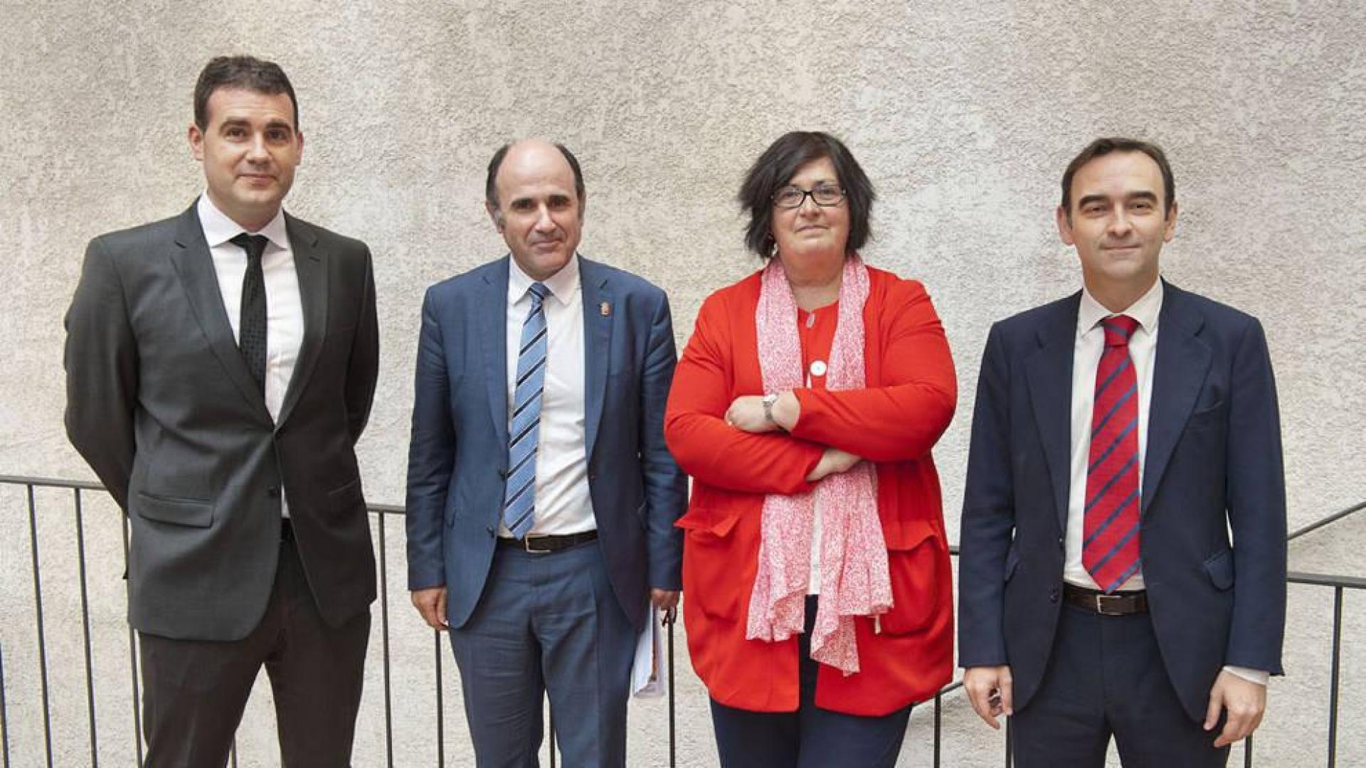 Manu Ayerdi y Pilar Irigoien flanqueados por José Antonio Molina y Santiago Sala