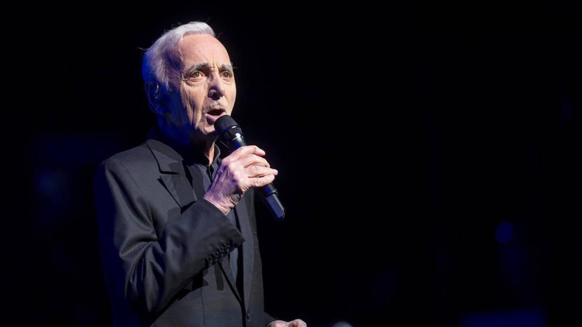 Aznavour se sobrepone a todo y triunfa en el Liceu a los 94 años