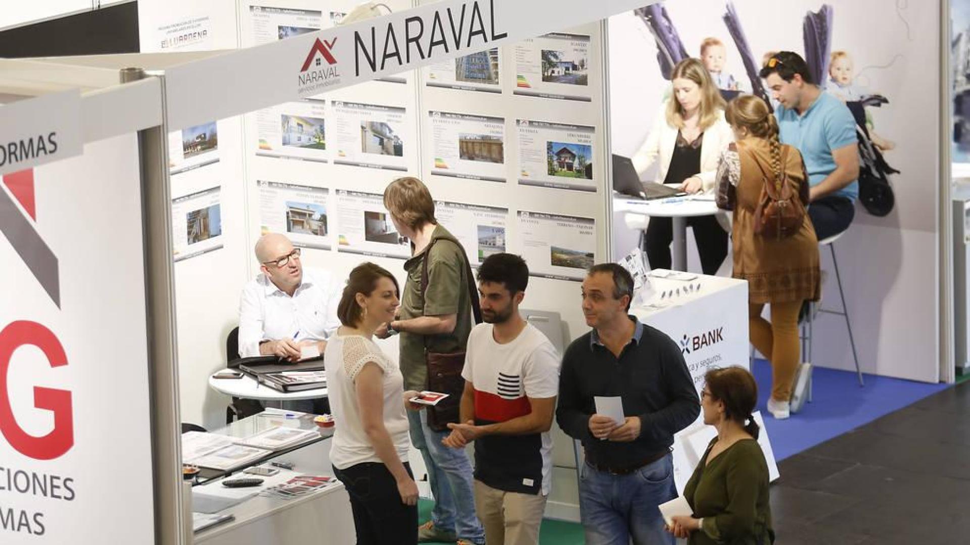 Miles de personas recorren el V Salón Inmobiliario en busca de ofertas