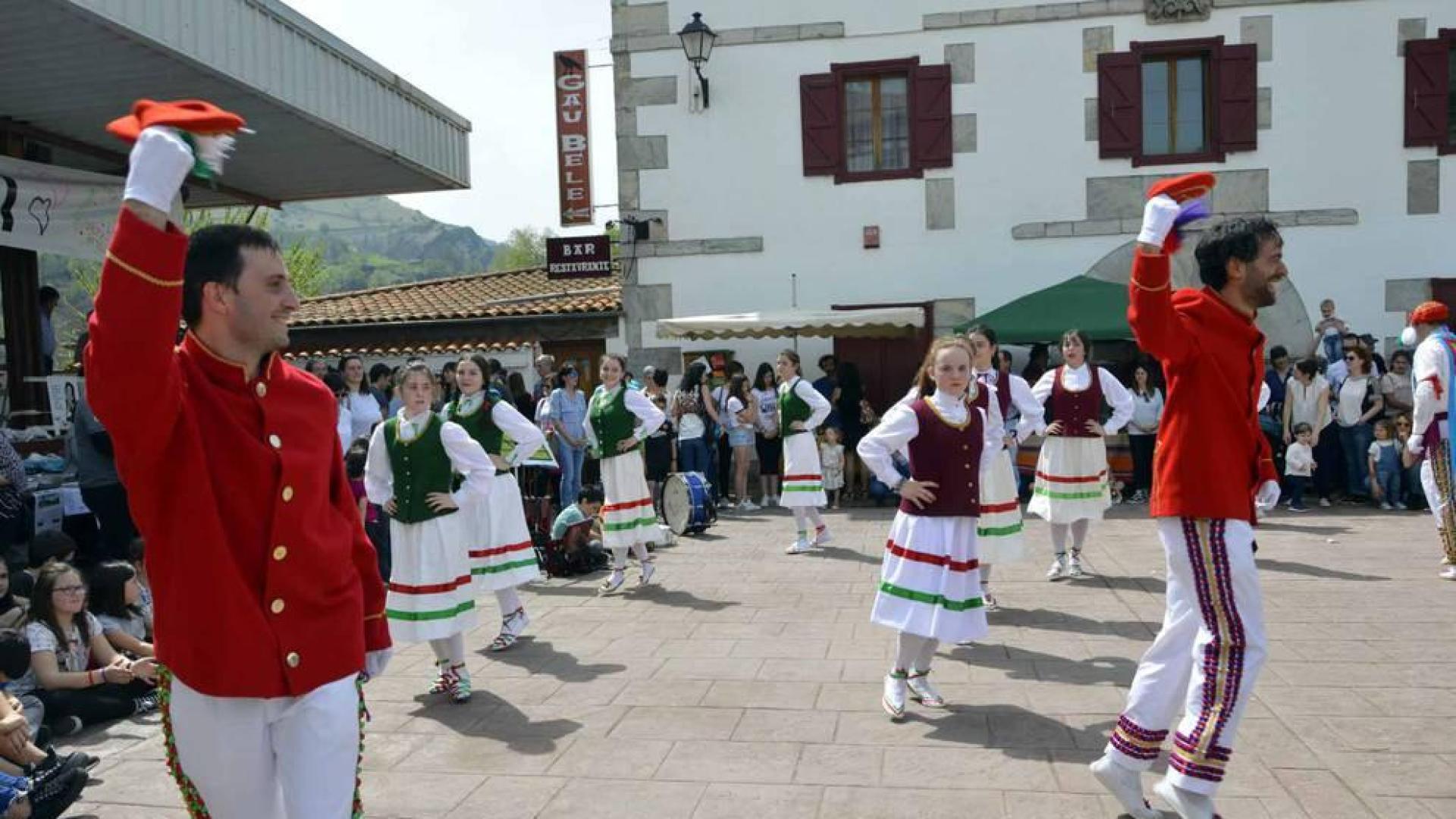 Imágenes del V Mercado de Productores y Encuentro de Promotores del Pirineo celebrado este domingo en Valcarlos.