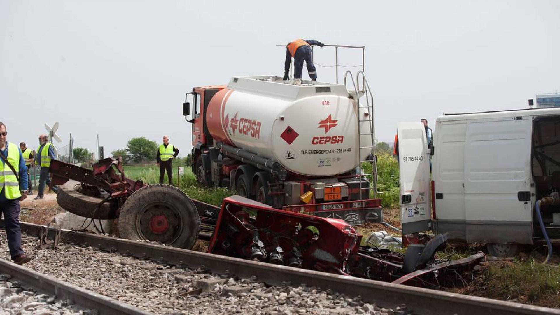 Muere el conductor de un camión tras chocar con un tren en un paso a nivel en Toledo