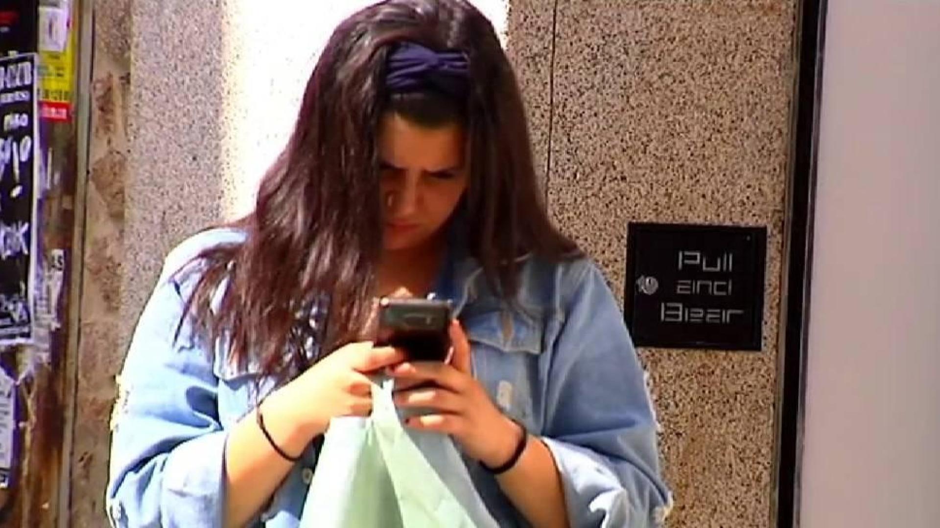 Síndrome del cuello roto: la nueva enfermedad por el uso del móvil
