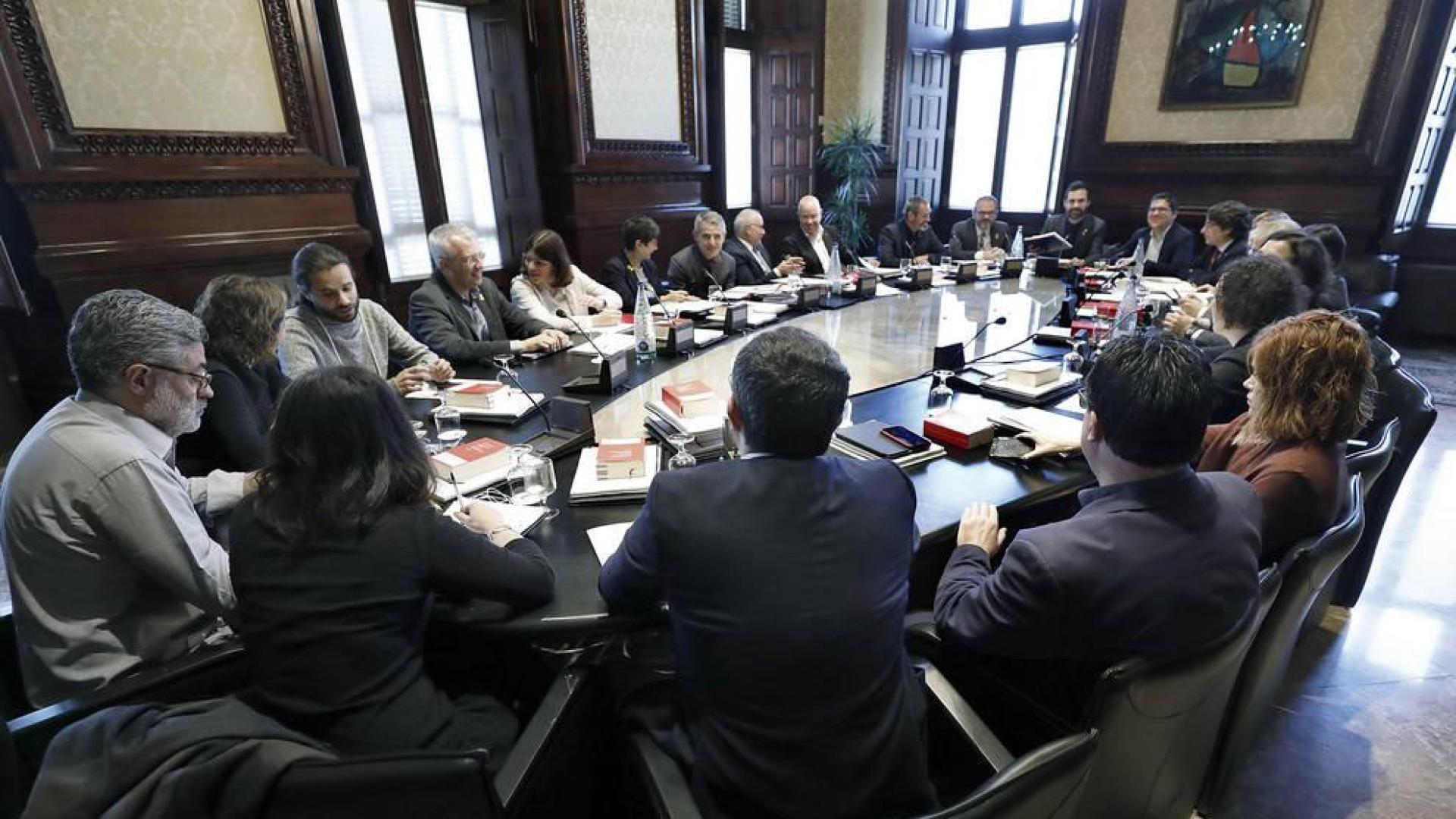 El Parlament mantiene el voto delegado de Puigdemont y rechaza los recursos