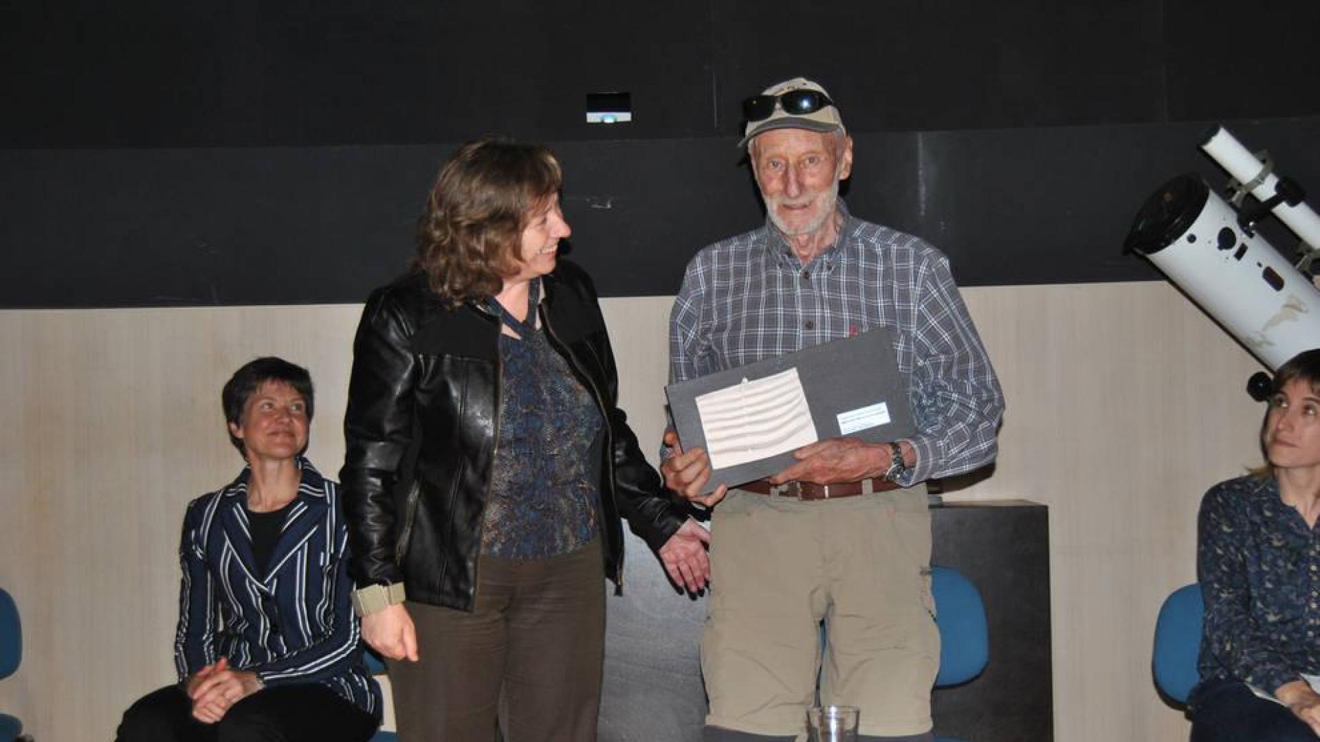El glaciólogo estellés Adolfo Eraso recibe un reconocimiento por su trayectoria