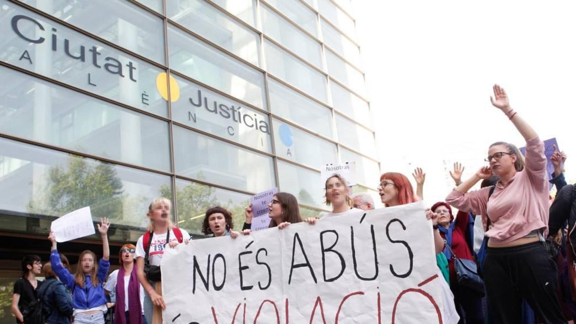 Miles de personas protestan de nuevo contra la sentencia de 'La Manada'