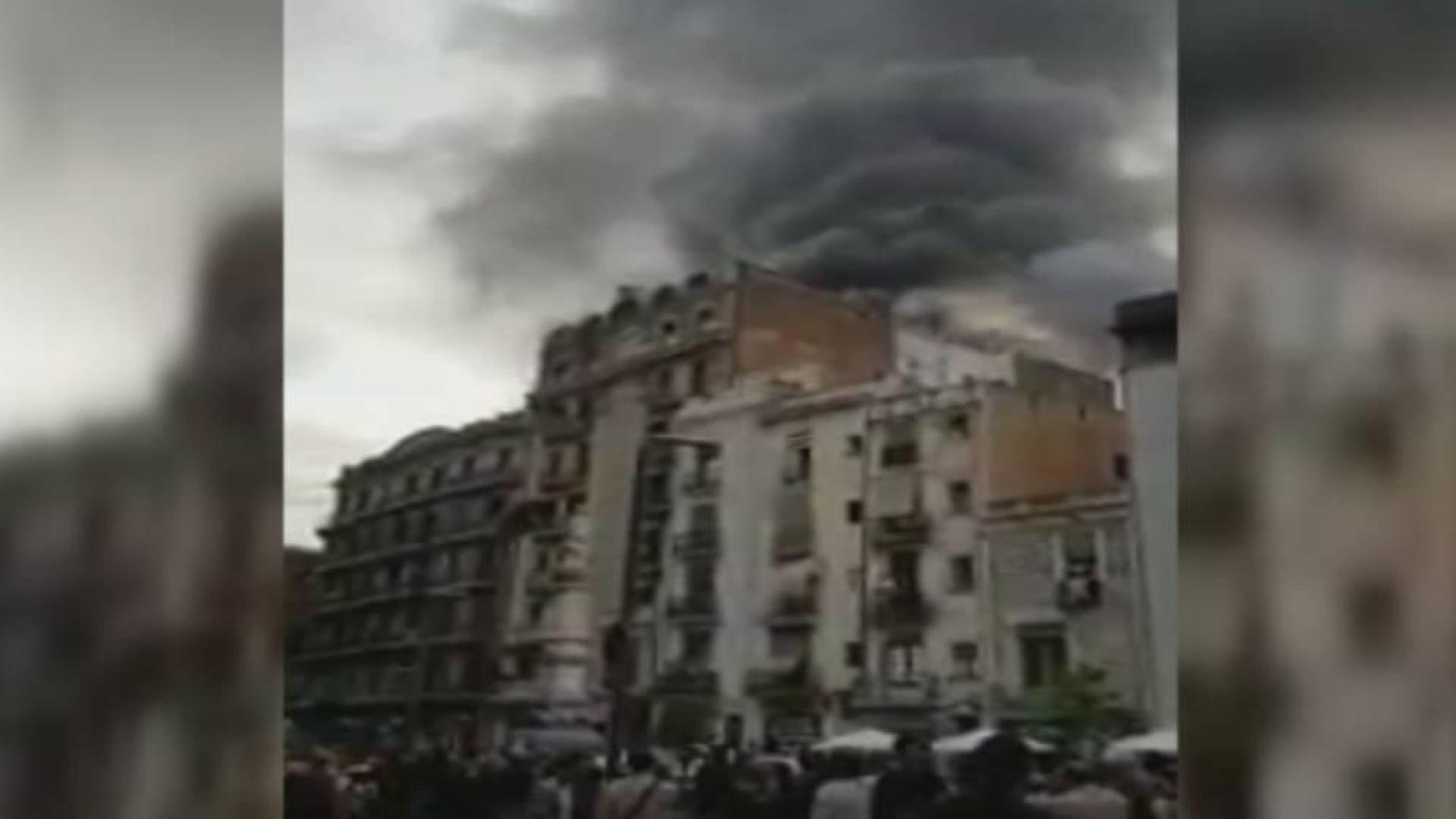 Muere una mujer en el incendio de un inmueble en el barrio del Raval