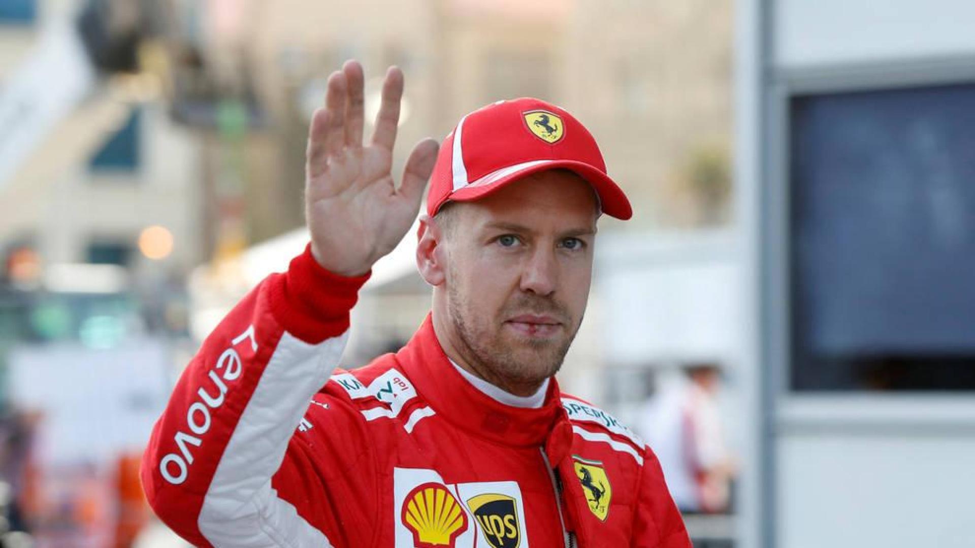 Vettel bate a Hamilton y logra la pole en Bakú; Alonso saldrá el 13º