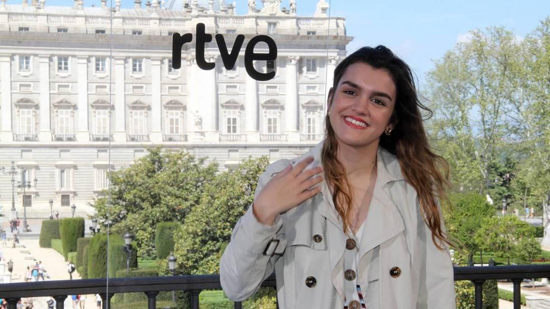 Será el día 3 de mayo cuando todos pongan rumbo a la capital lusa, como parte de una numerosa delegación de la que también formarán parte su excompañera y amiga Aitana, sus exprofesores Javier Calvo y Javier Ambrossi y la presentadora Anne Igartiburu, que presentará desde allí algunos especiales del programa "Corazón".