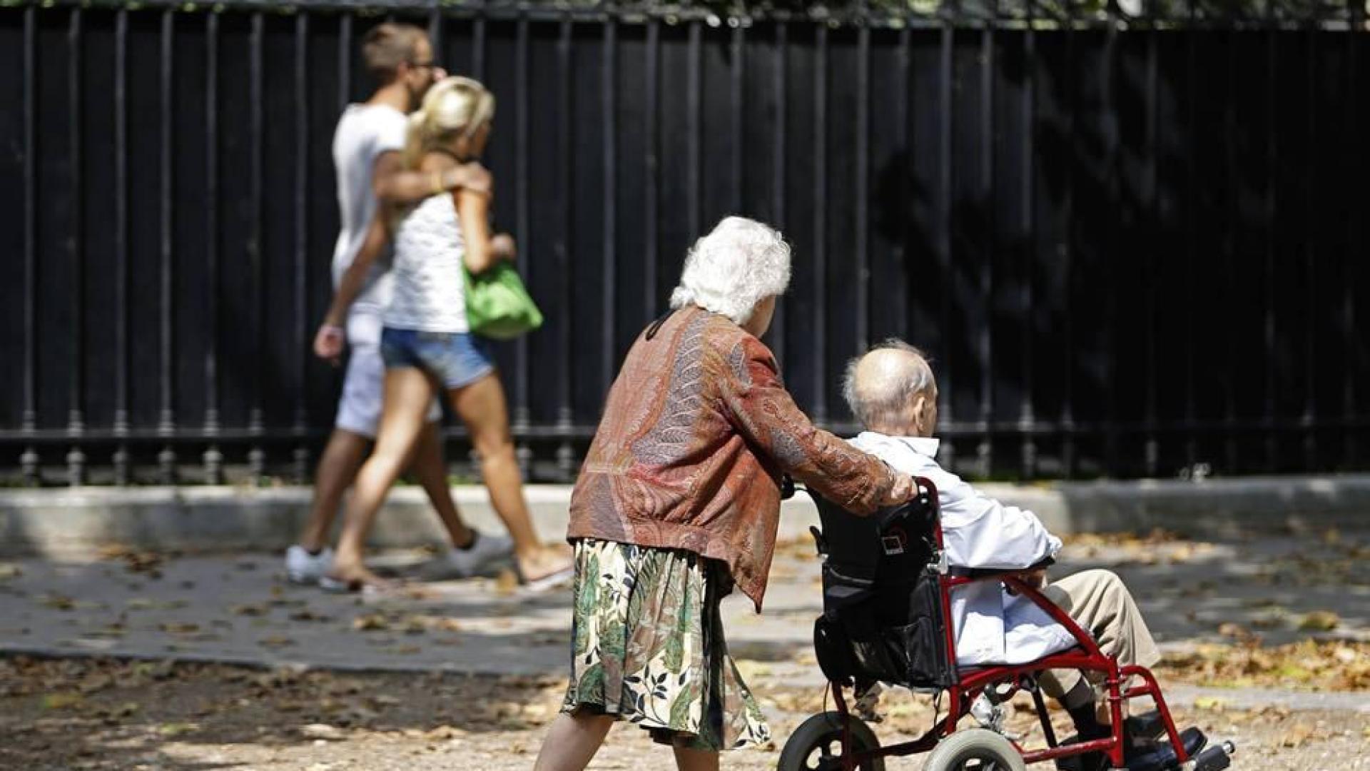 El 93% de las personas dependientes son cuidadas por familiares unas 10 horas diarias