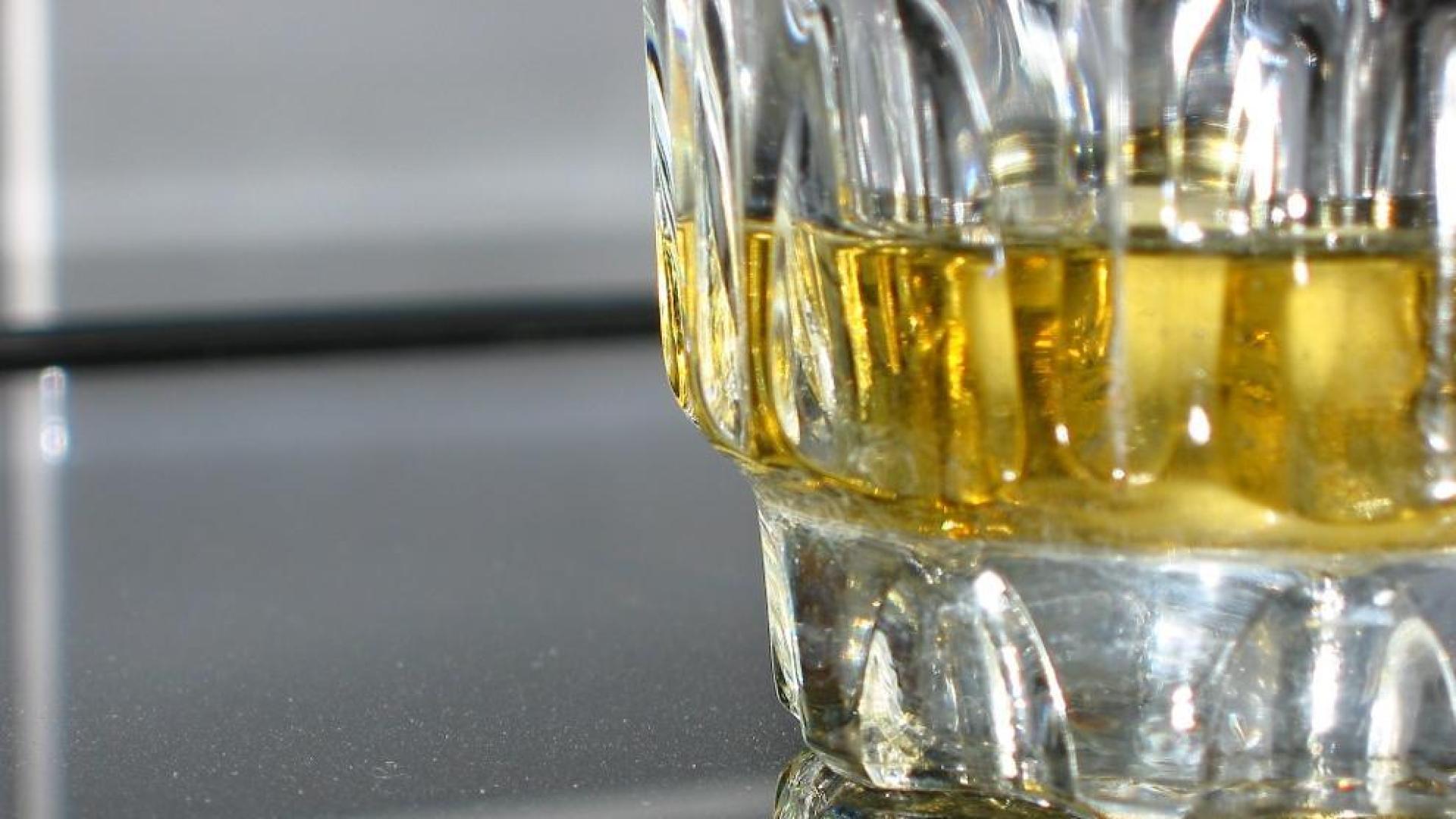 Los hombres gastan más en alcohol, las mujeres en tabaco