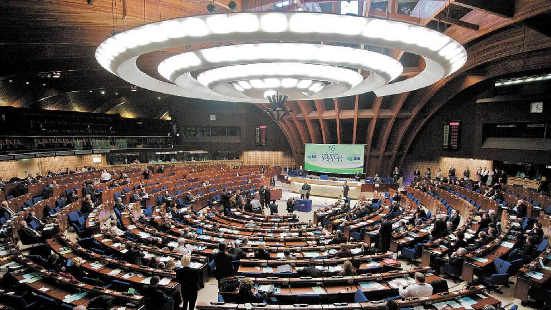 Hallan propaganda del EI en manos de dos conductores del Parlamento Europeo