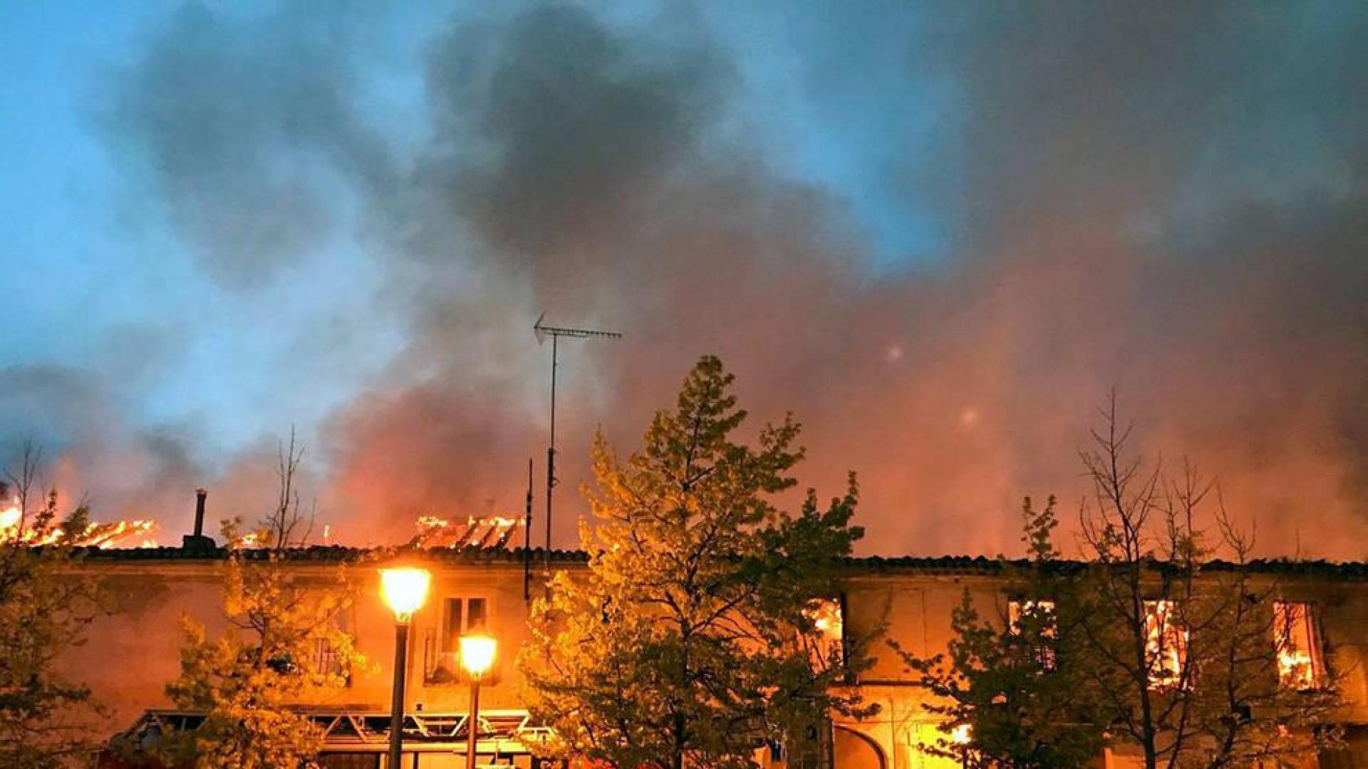 Un incendio en el Palacio de Osuna de Aranjuez colapsa el edificio