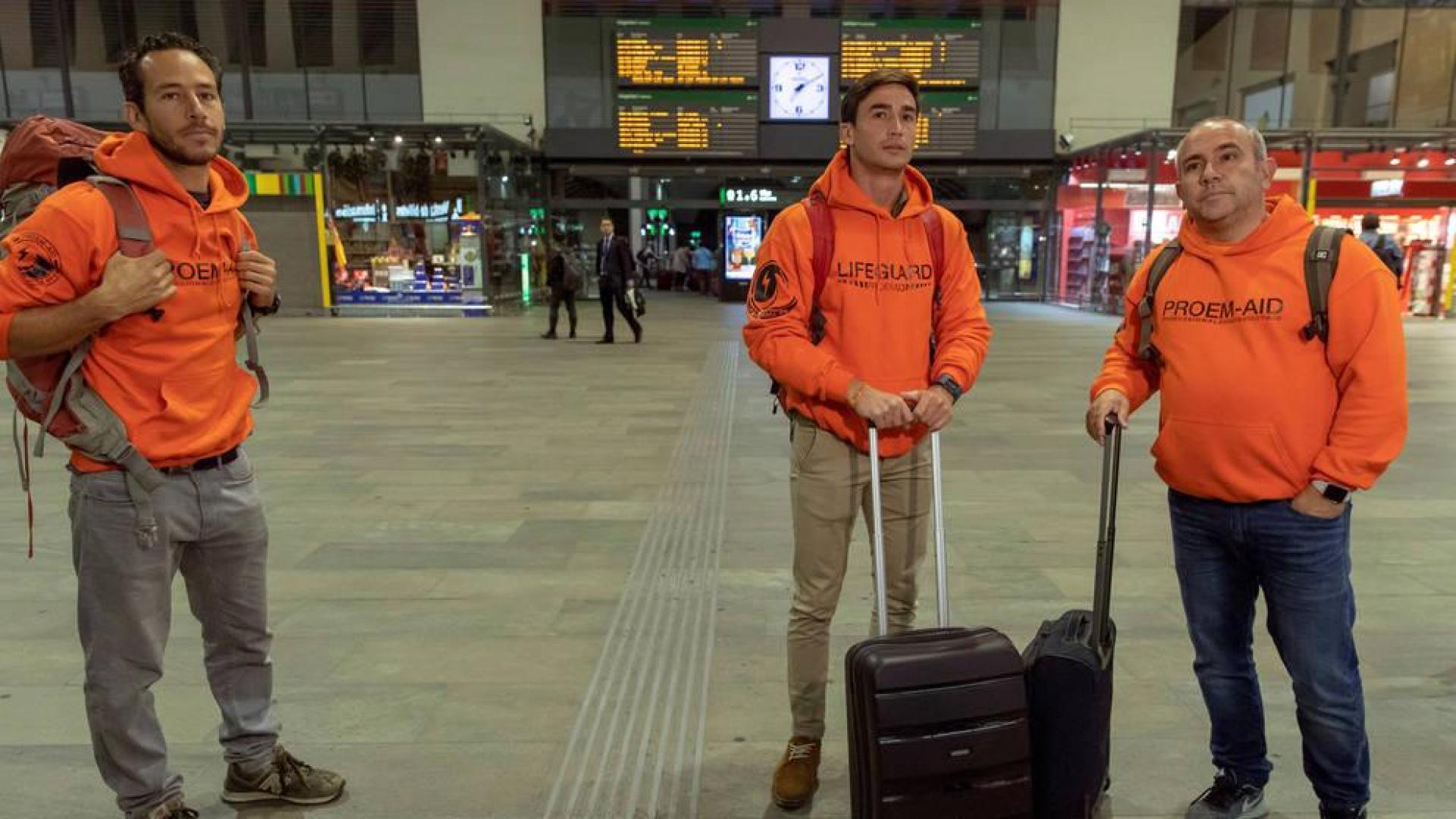 Los bomberos acusados de tráfico de personas viajan a Grecia para ser juzgados