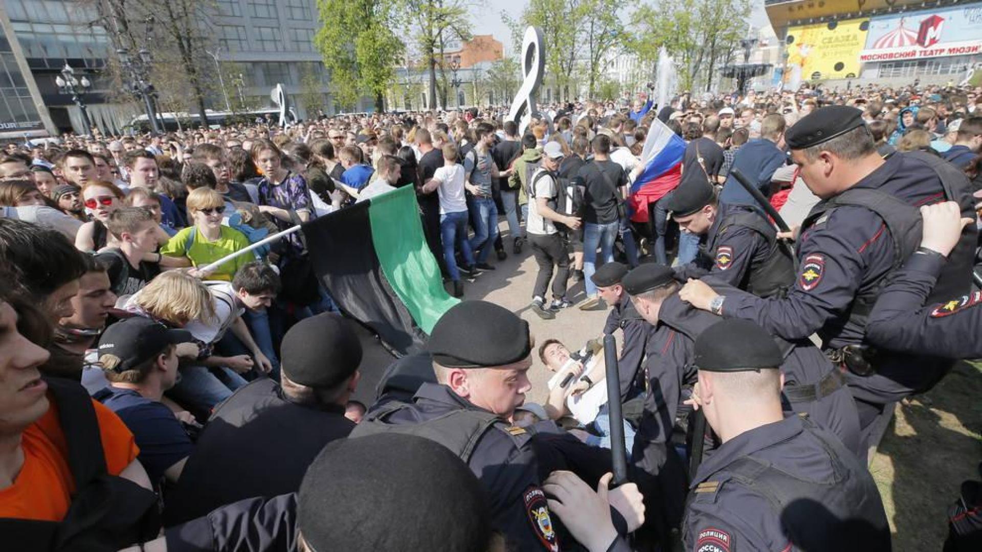 Cientos de detenidos en toda Rusia en una protesta contra Putin, incluido su rival político