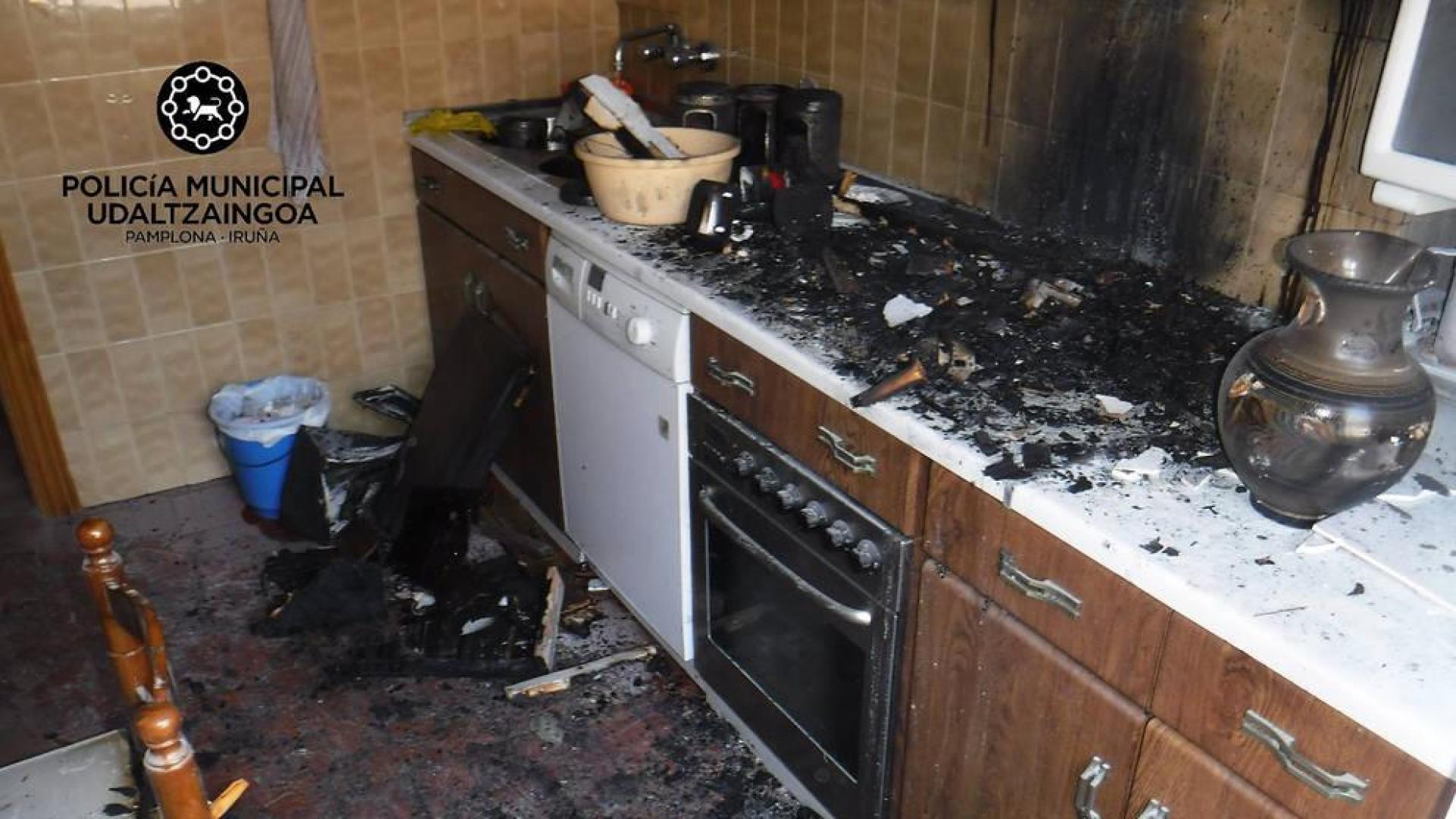 Un incendio calcina la cocina de un piso en San Juan