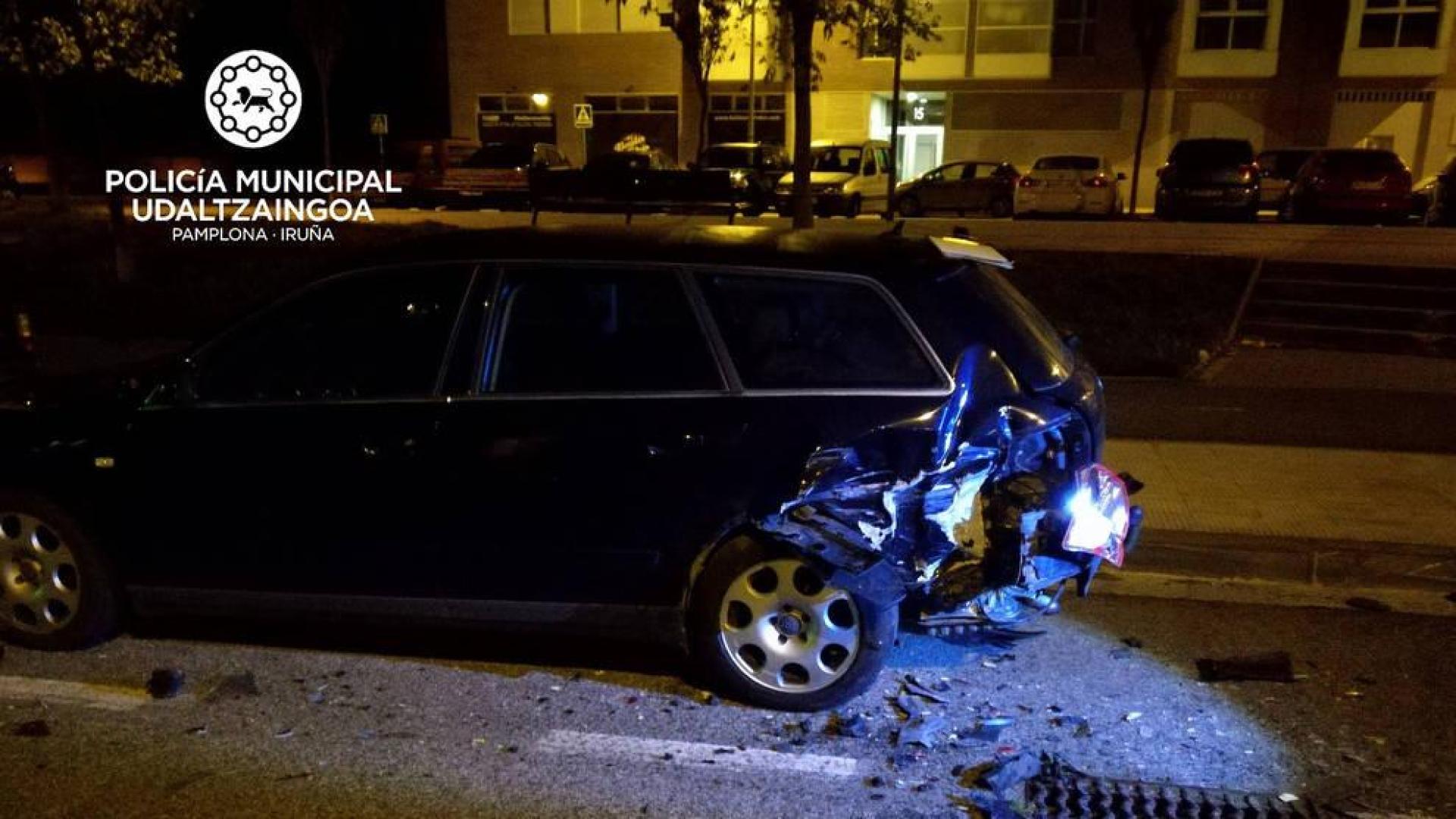 Choca contra tres vehículos, se da a la fuga y es cazado por la Policía Municipal