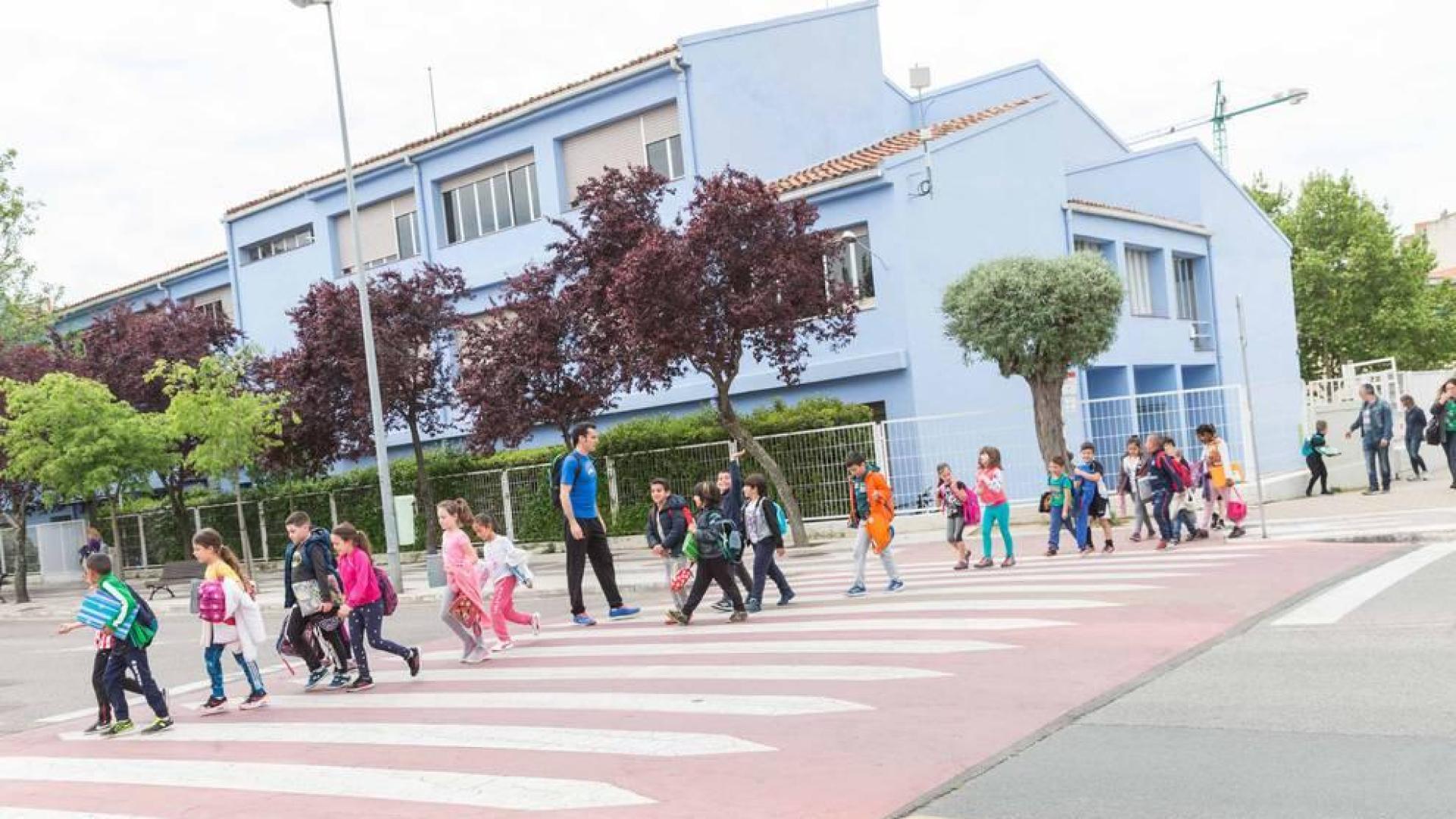La calle junto al colegio Griseras se cerrará al tráfico para proteger el paso de niños