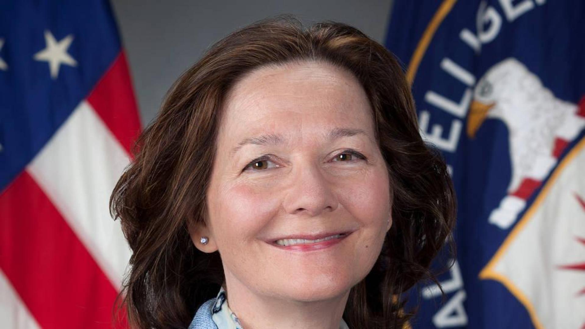 La nominada de Trump para dirigir la CIA ofrece retirar su candidatura
