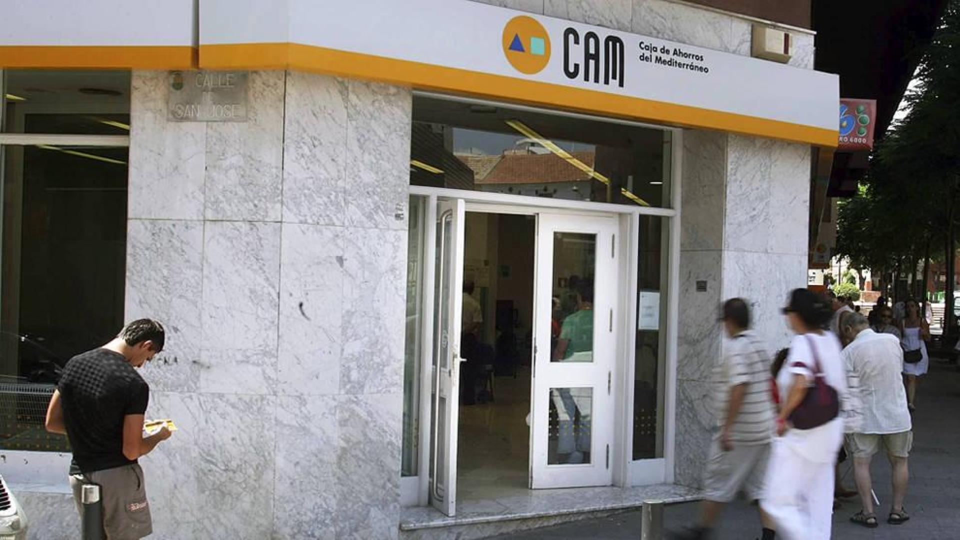 Ocho exdirectivos de la CAM irán a juicio por la quiebra de la caja