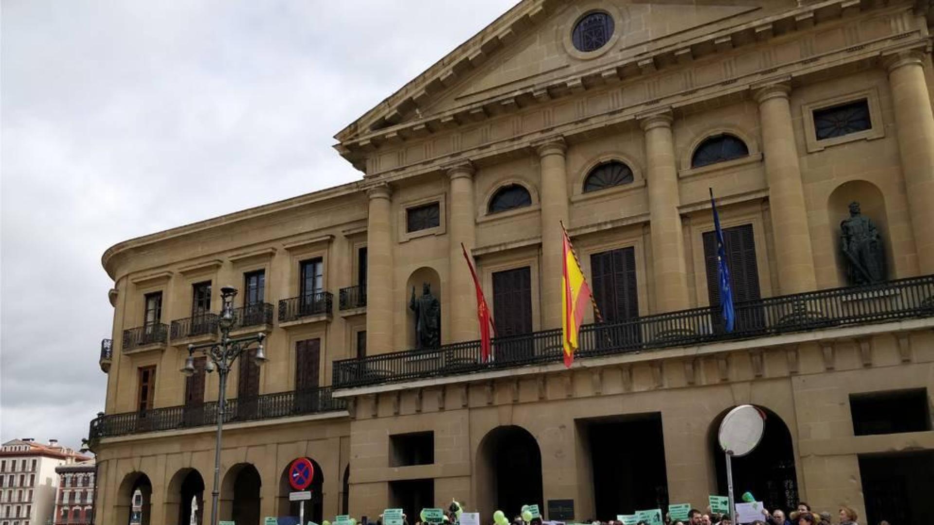 Los interinos docentes piden una reunión con Solana por las listas de contratación
