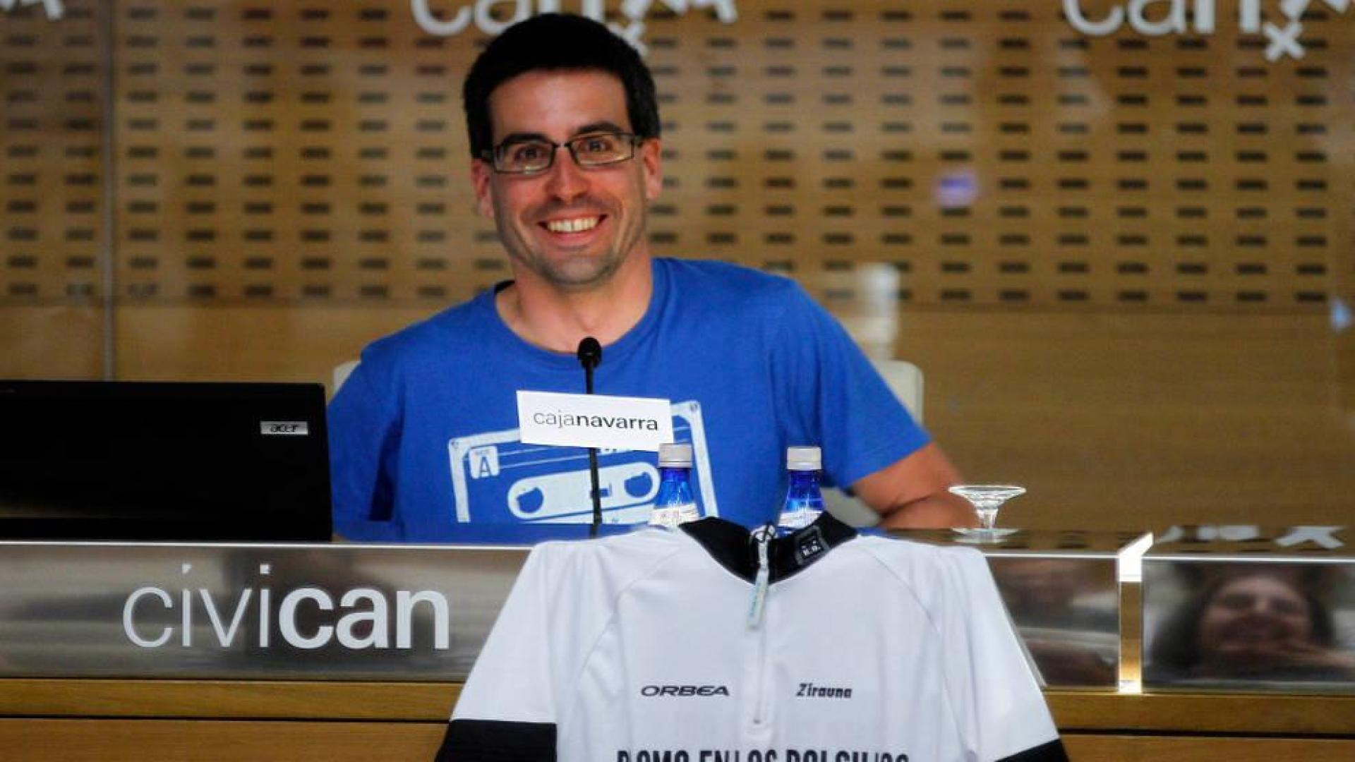 El periodista y viajero Ander Izagirre ofrece una charla en la biblioteca de Navarra