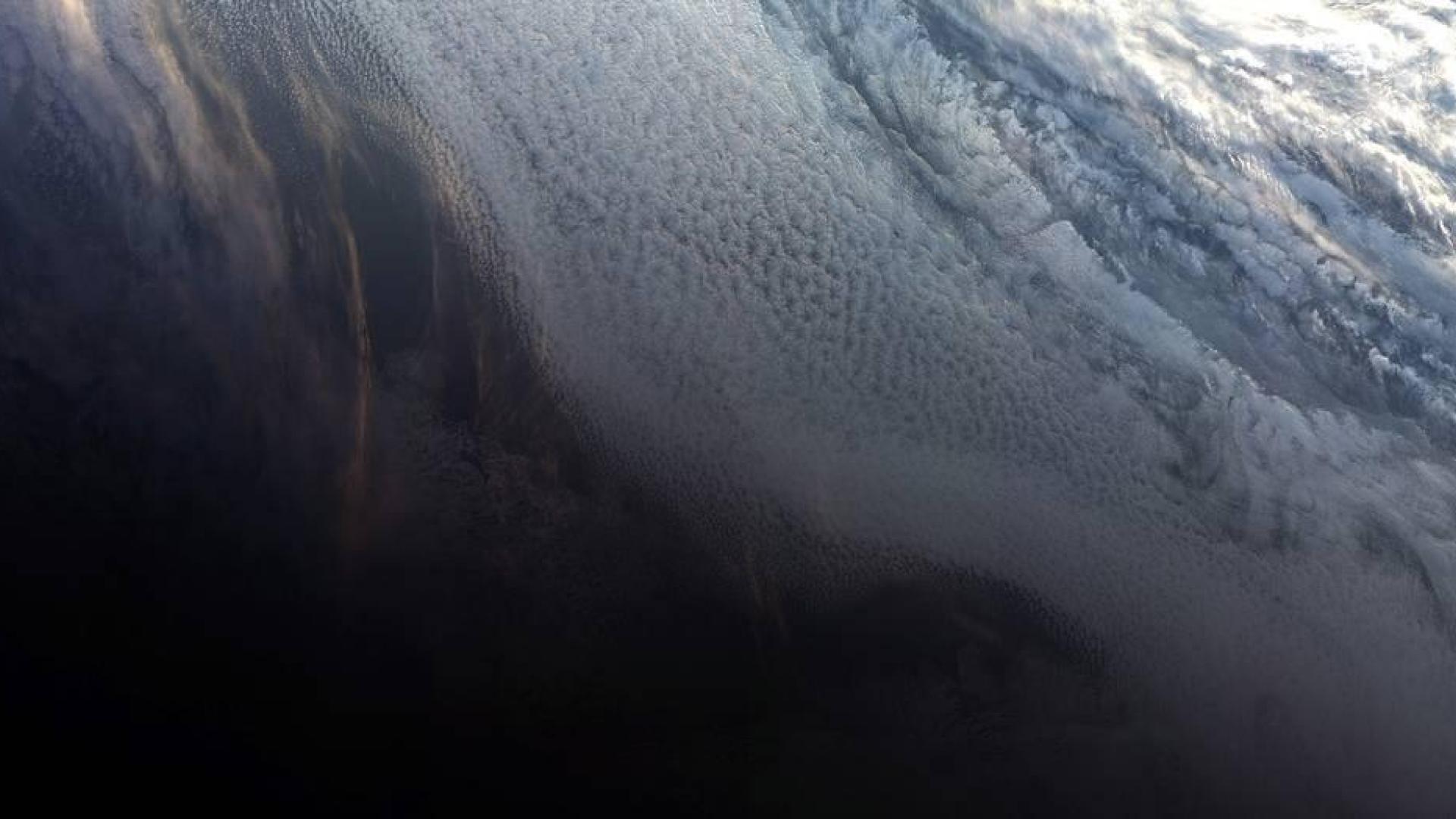 Una puesta de sol sobre la Antártida