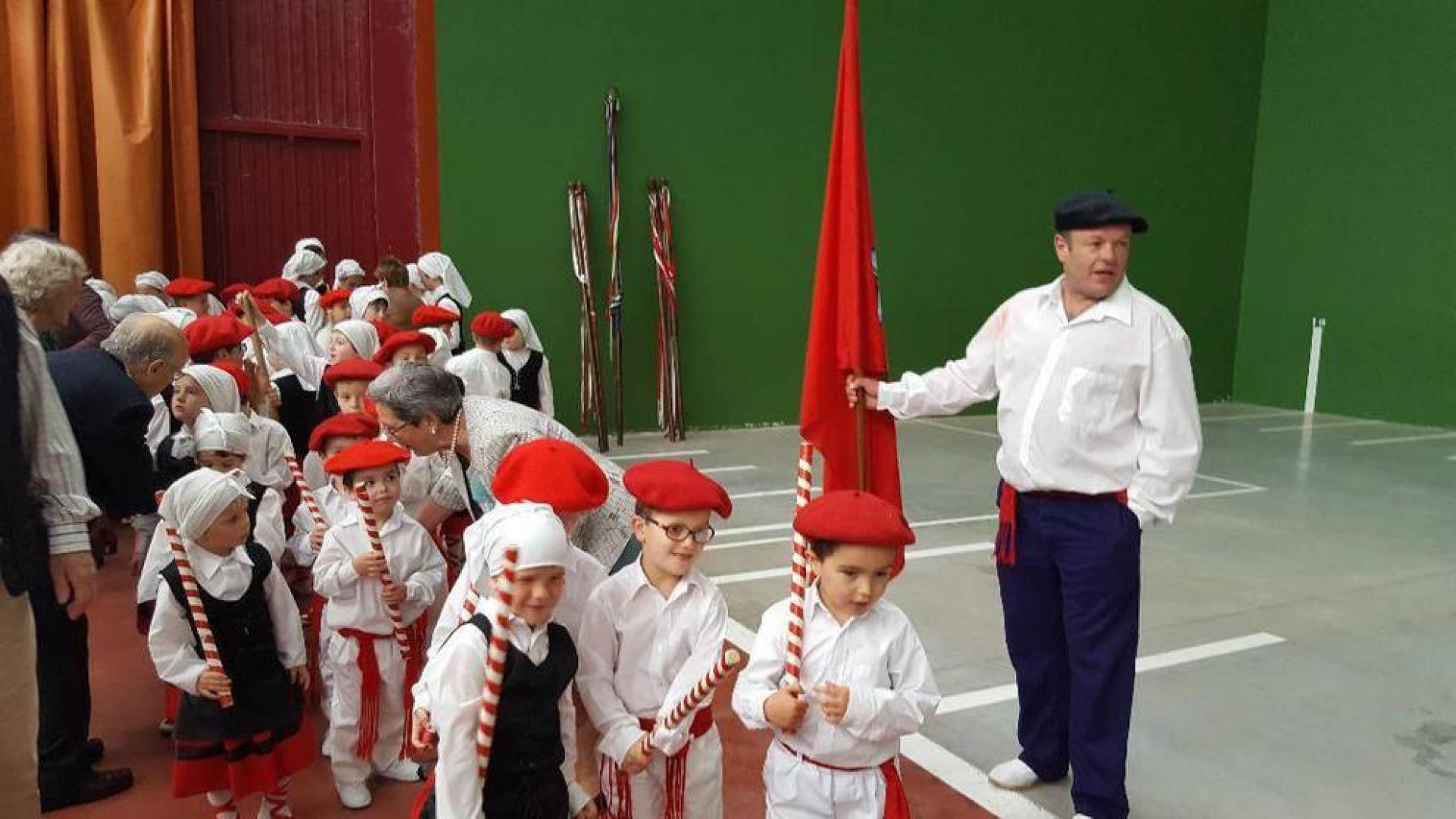 Danzas a cubierto en Irurita