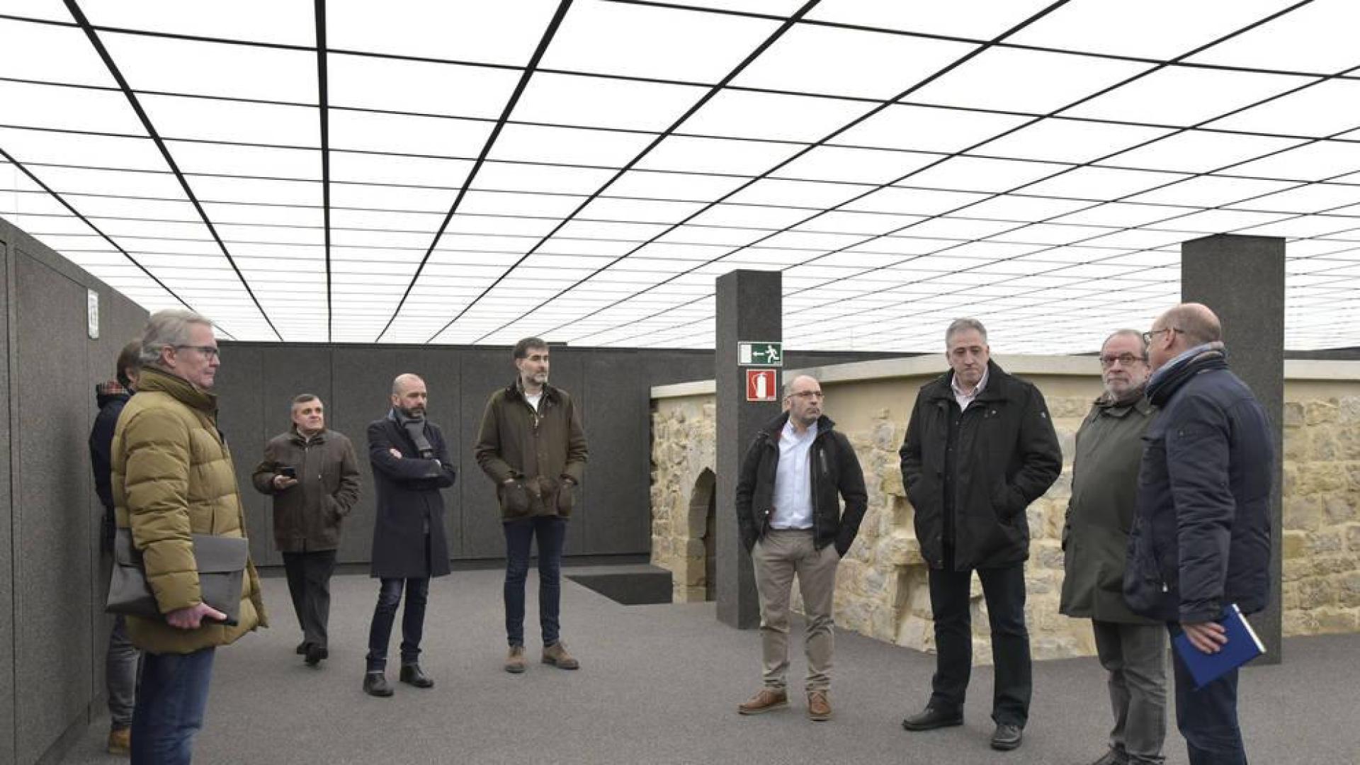 La Oficina de Vivienda de Pamplona, PCH y Comiruña se trasladarán a Descalzos