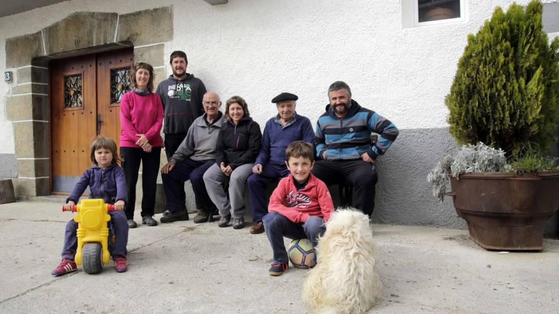 Me quedo en el pueblo: los días tranquilos de Aintzioa