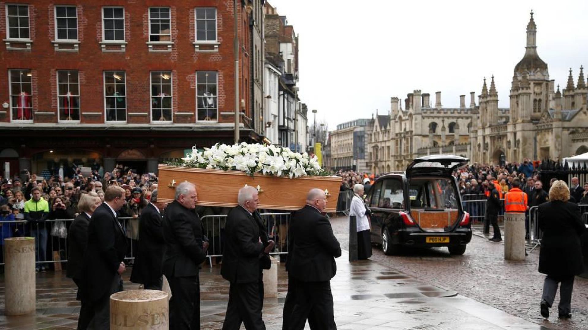 Amigos y familiares despiden a Stephen Hawking en un funeral privado en Cambridge