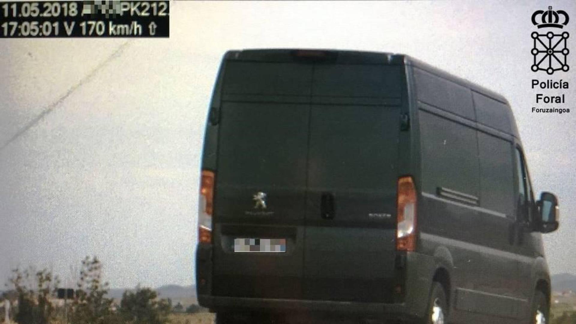 Policía Foral multa al conductor de un furgón por circular a 170 km/h en un tramo de 90