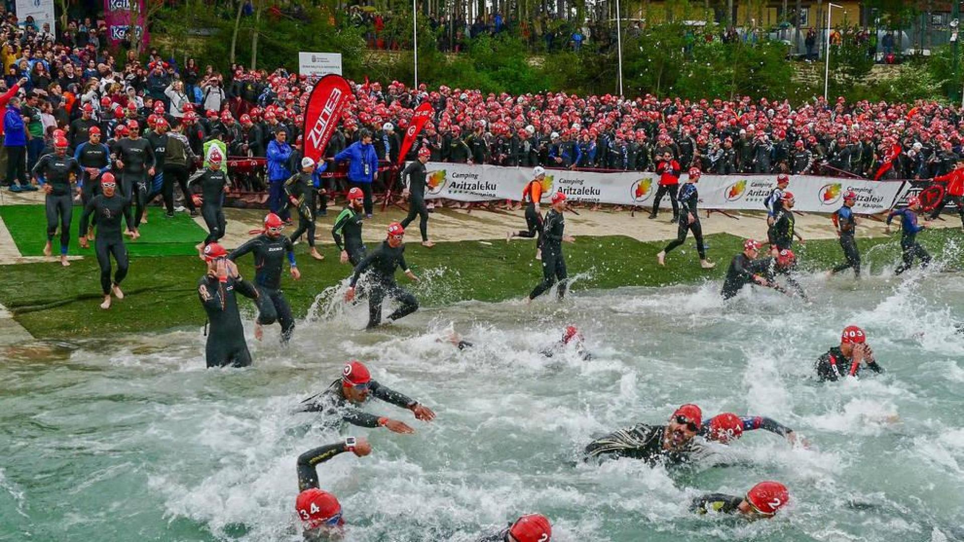 Cristóbal Dios y Sara Loehr, campeones de la IV Half Triathlón Pamplona- Iruña
