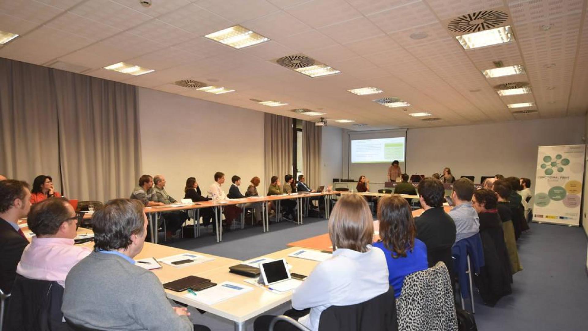 Expertos analizan el futuro de la electrónica de impresión avanzada en Pamplona