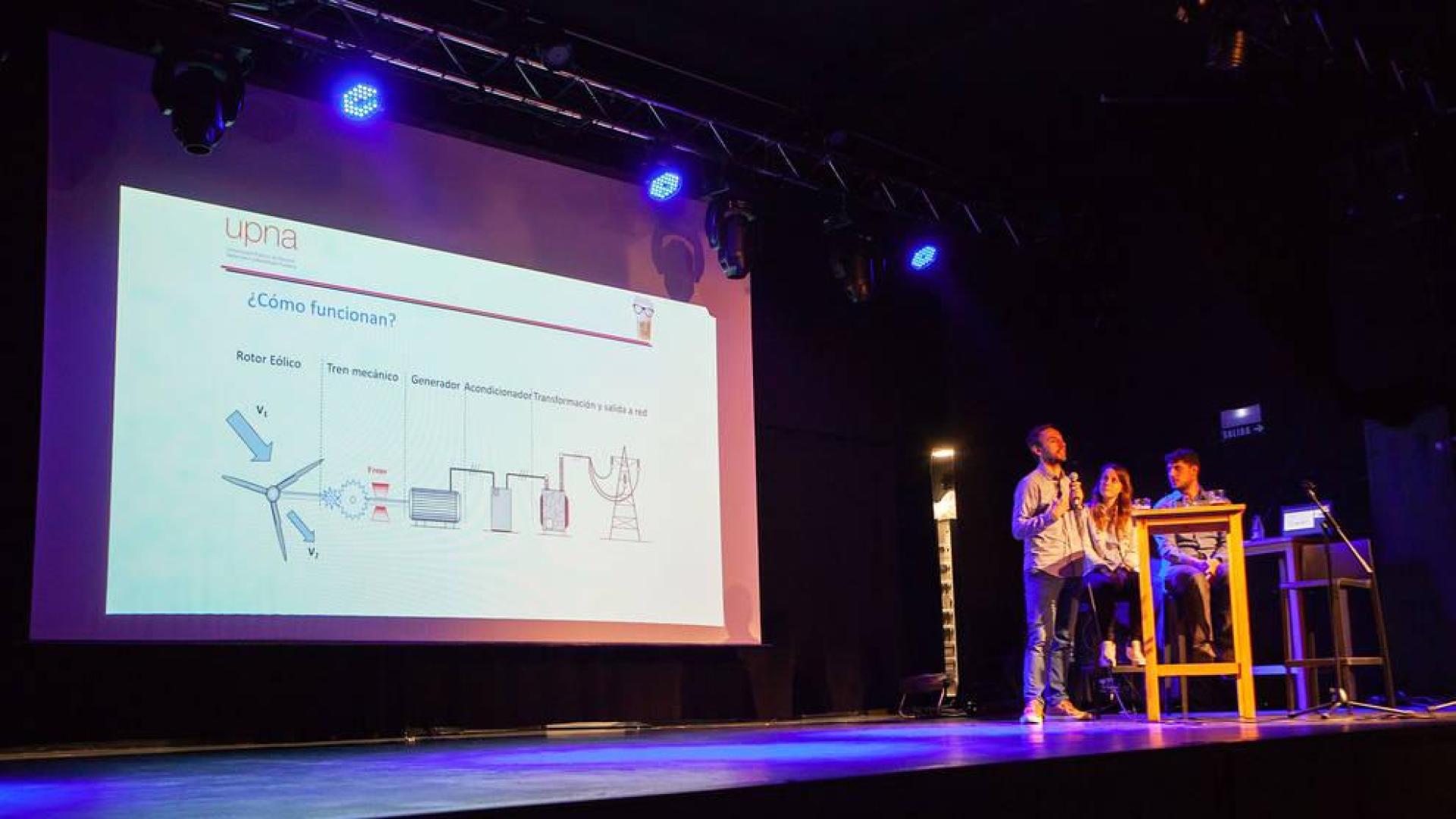 Tres estudiantes de la UPNA defienden las renovables como única fuente energética