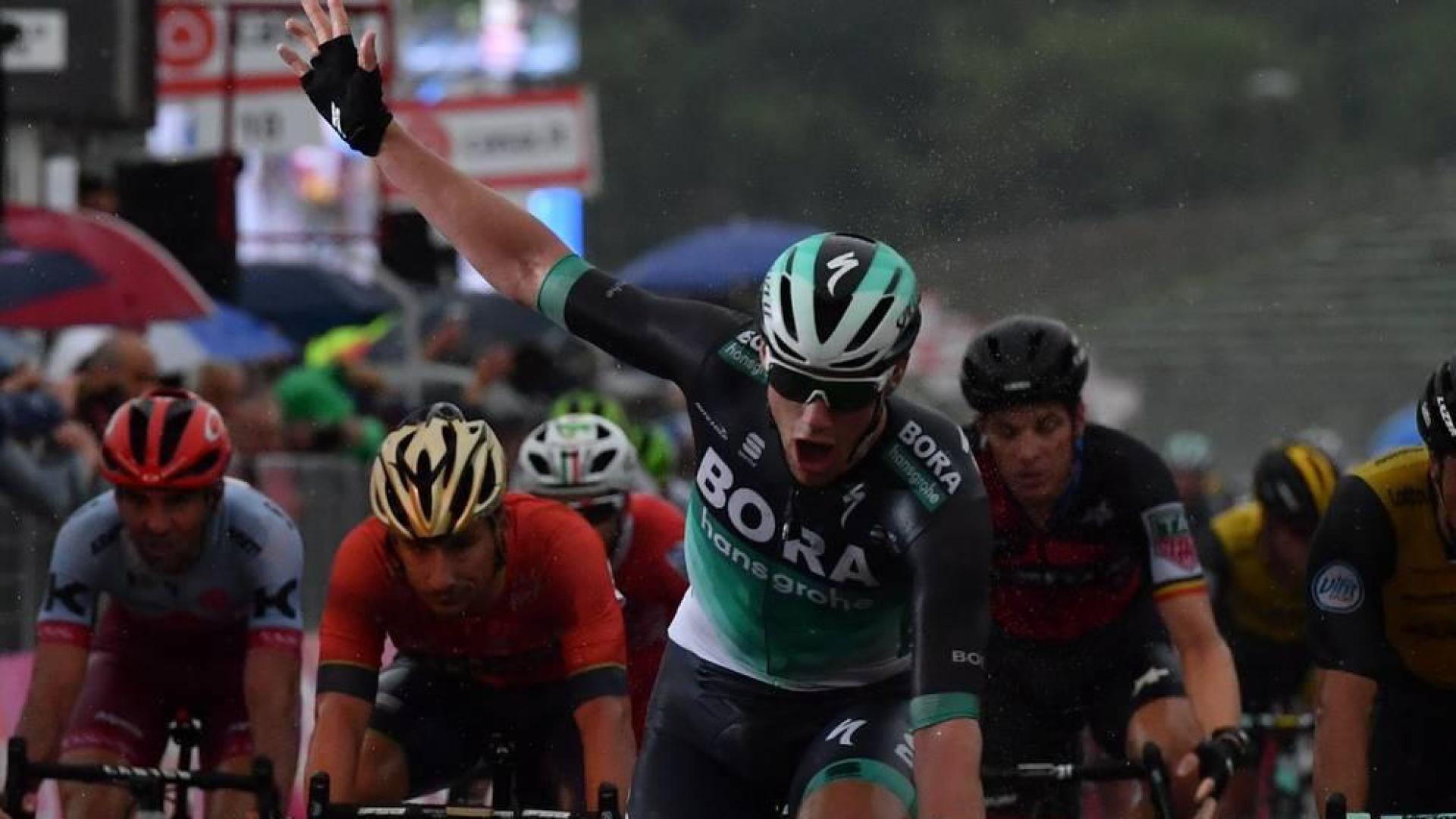 Sam Bennett (Bora) gana la 12ª etapa del Giro. Yates sigue líder