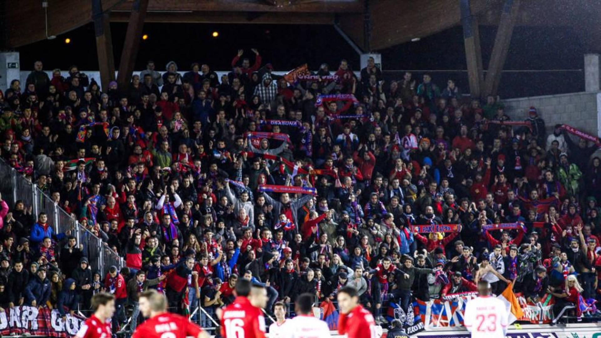 Aficionados de Osasuna, en Los Pajaritos