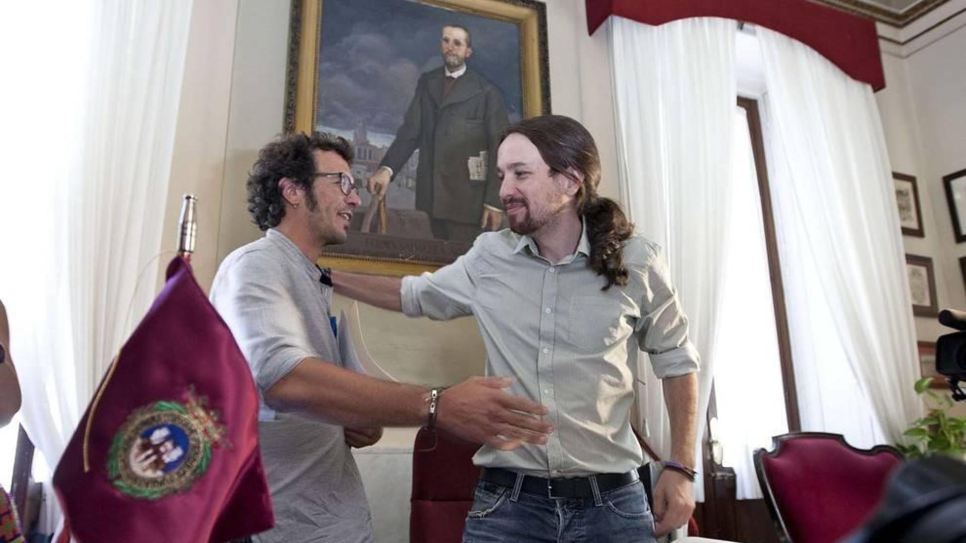 Kichi, alcalde de Cádiz, defiende "vivir como gente corriente para representarla"