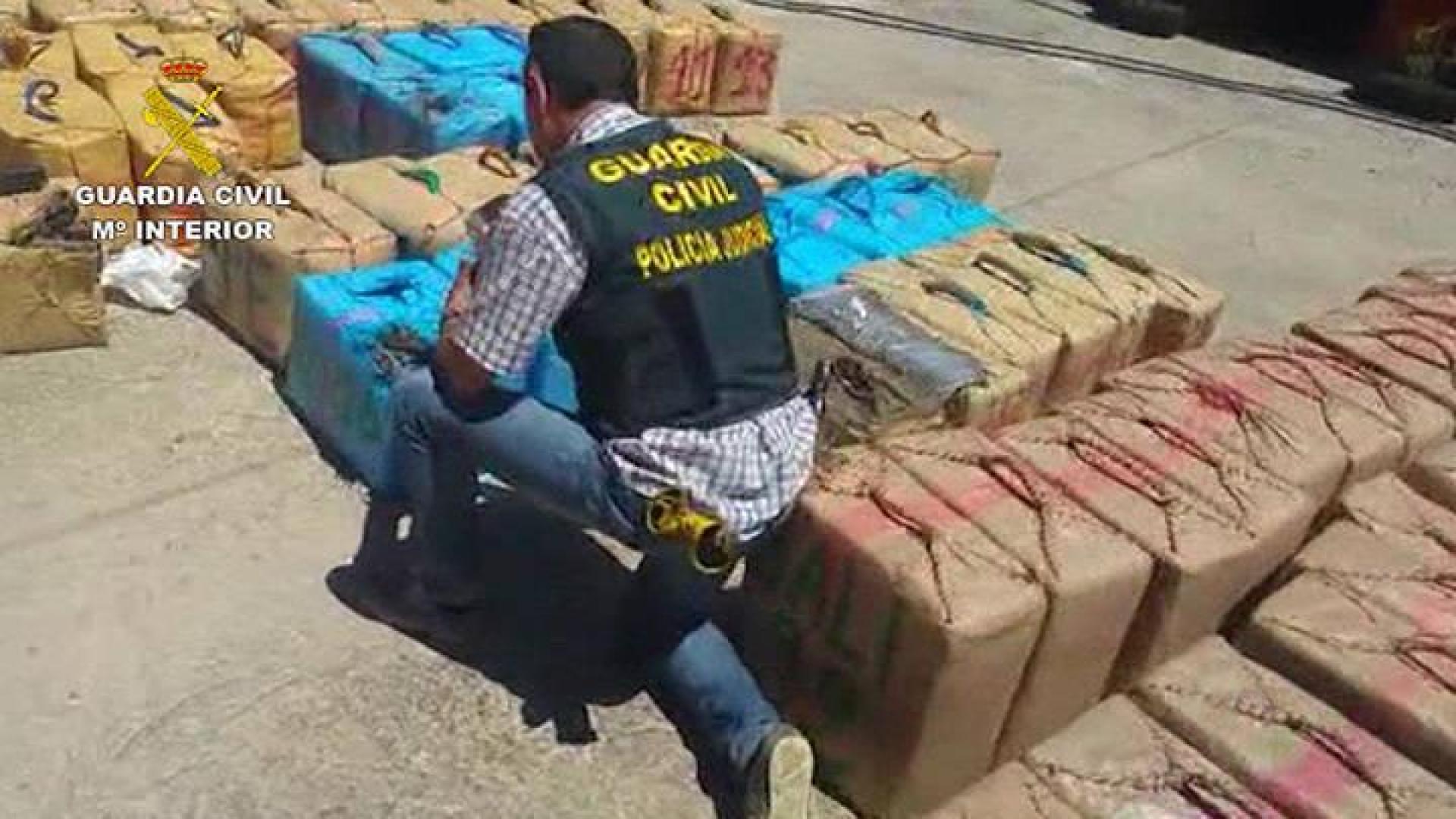 Intervenidas 7,5 toneladas de hachís a una red que operaba en Málaga y Cádiz