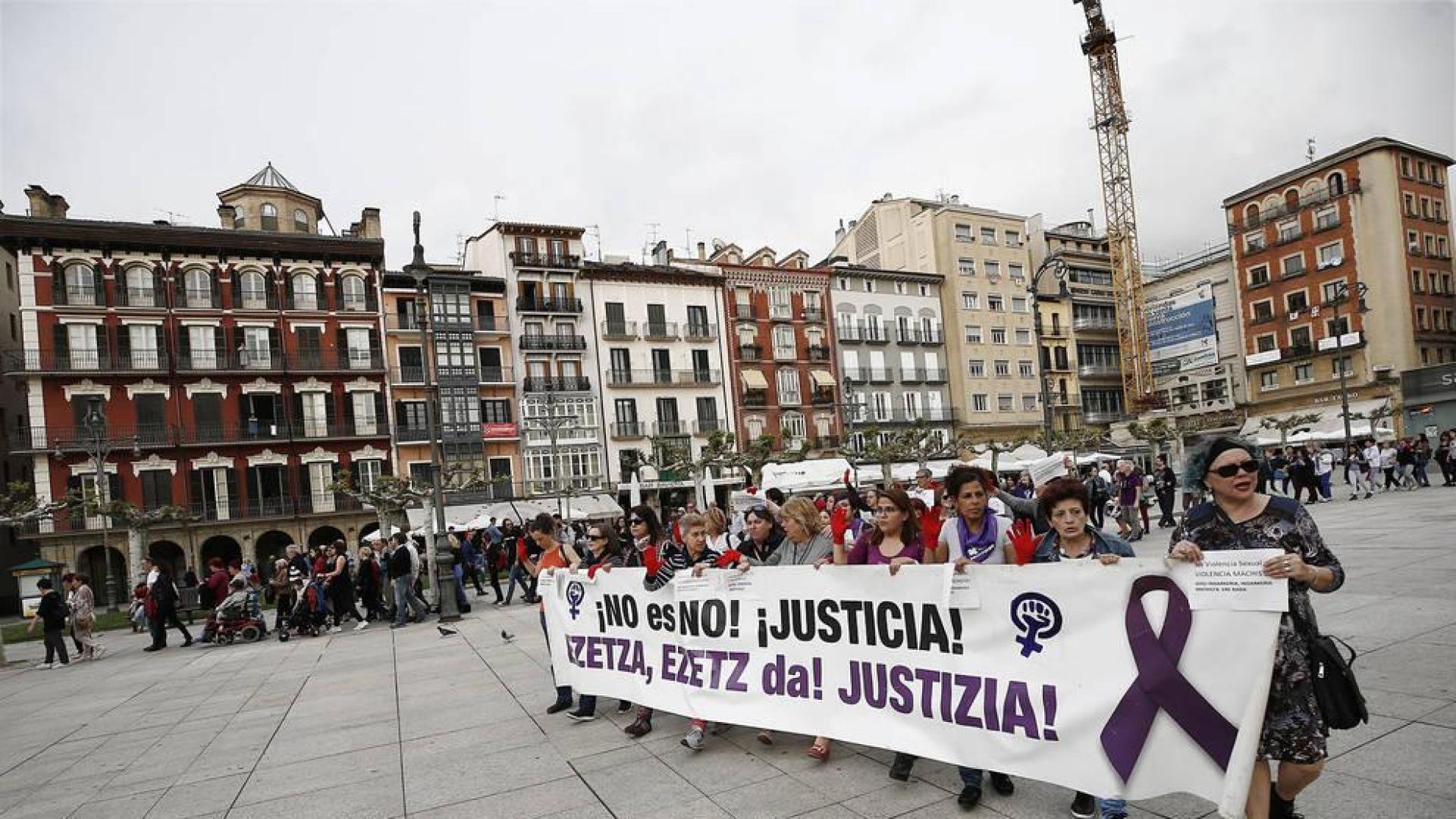 Unas 200 personas se concentran en Pamplona contra la sentencia de la Manada