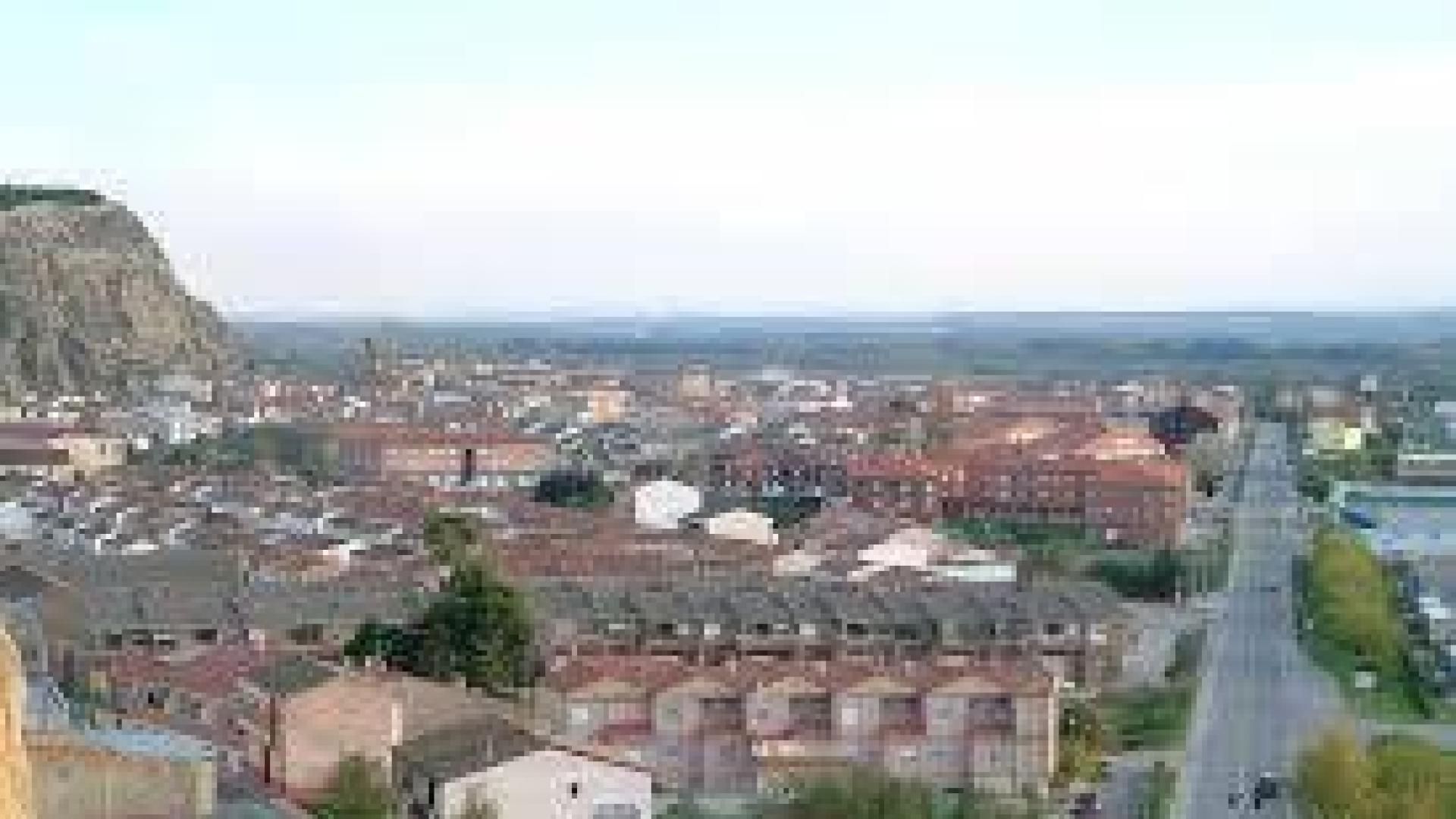 Un joven de 23 años ha resultado herido al salirse de la vía y volcar en Azagra