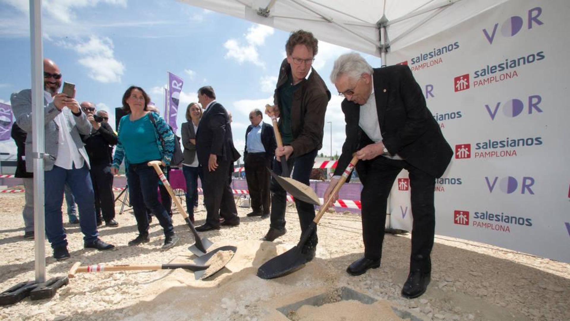 El nuevo centro de Salesianos en Sarriguren coloca su primera piedra