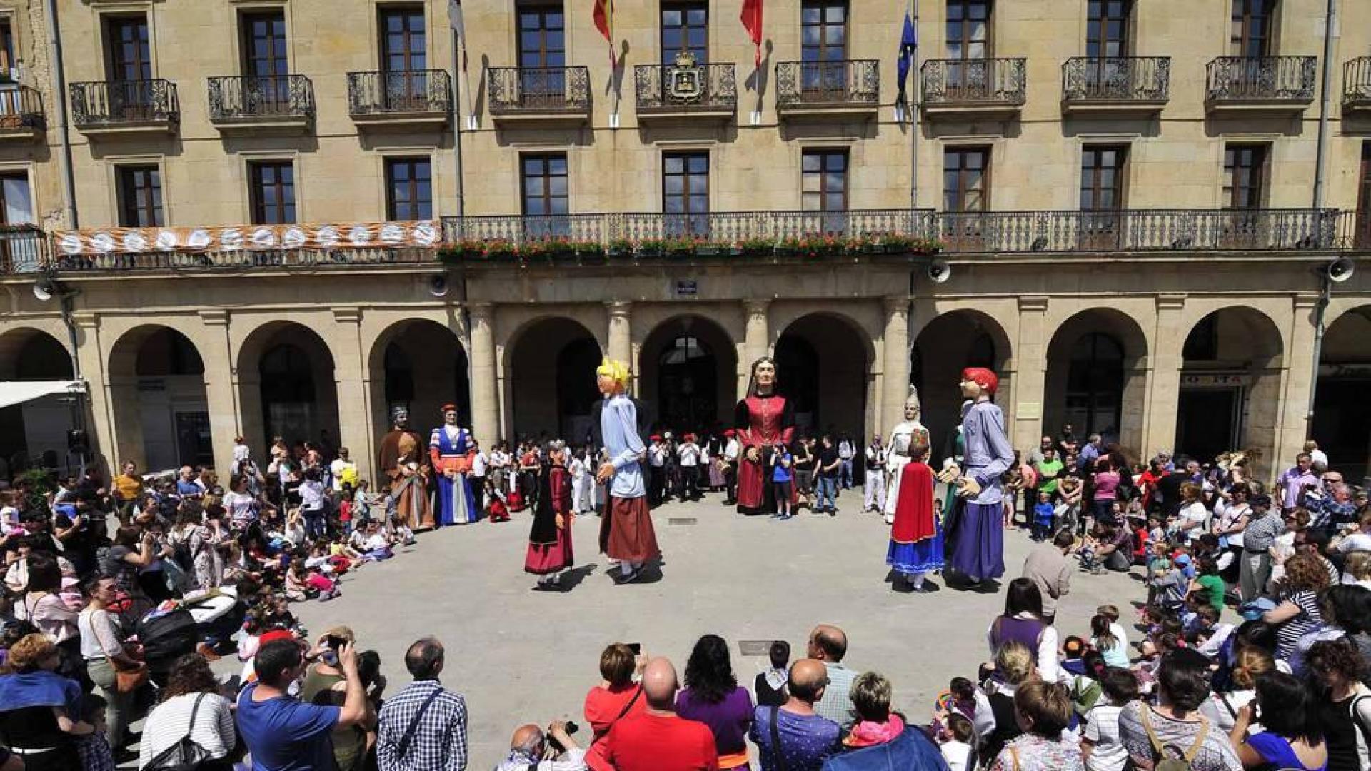 Presentados dos nuevos gigantes en el Día del Euskera de Tafalla